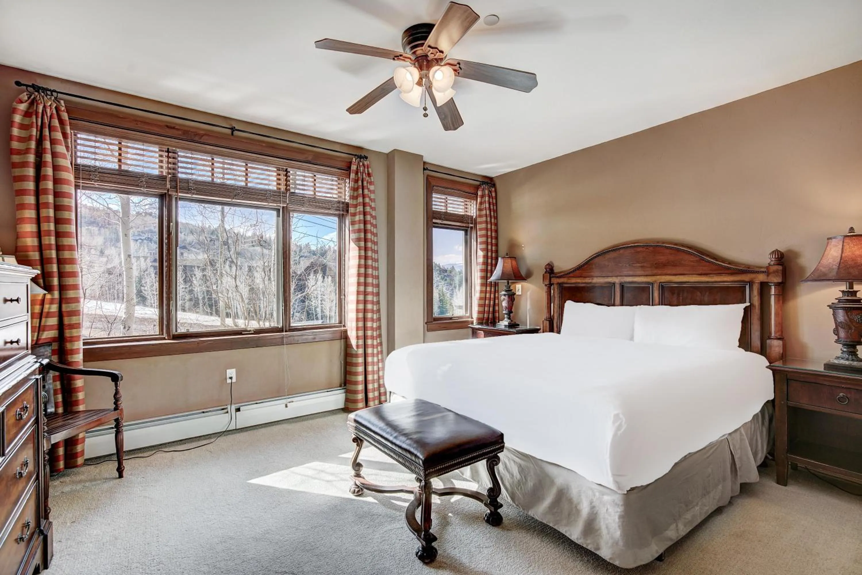 Bedroom, Bed in Bachelor Gulch Village