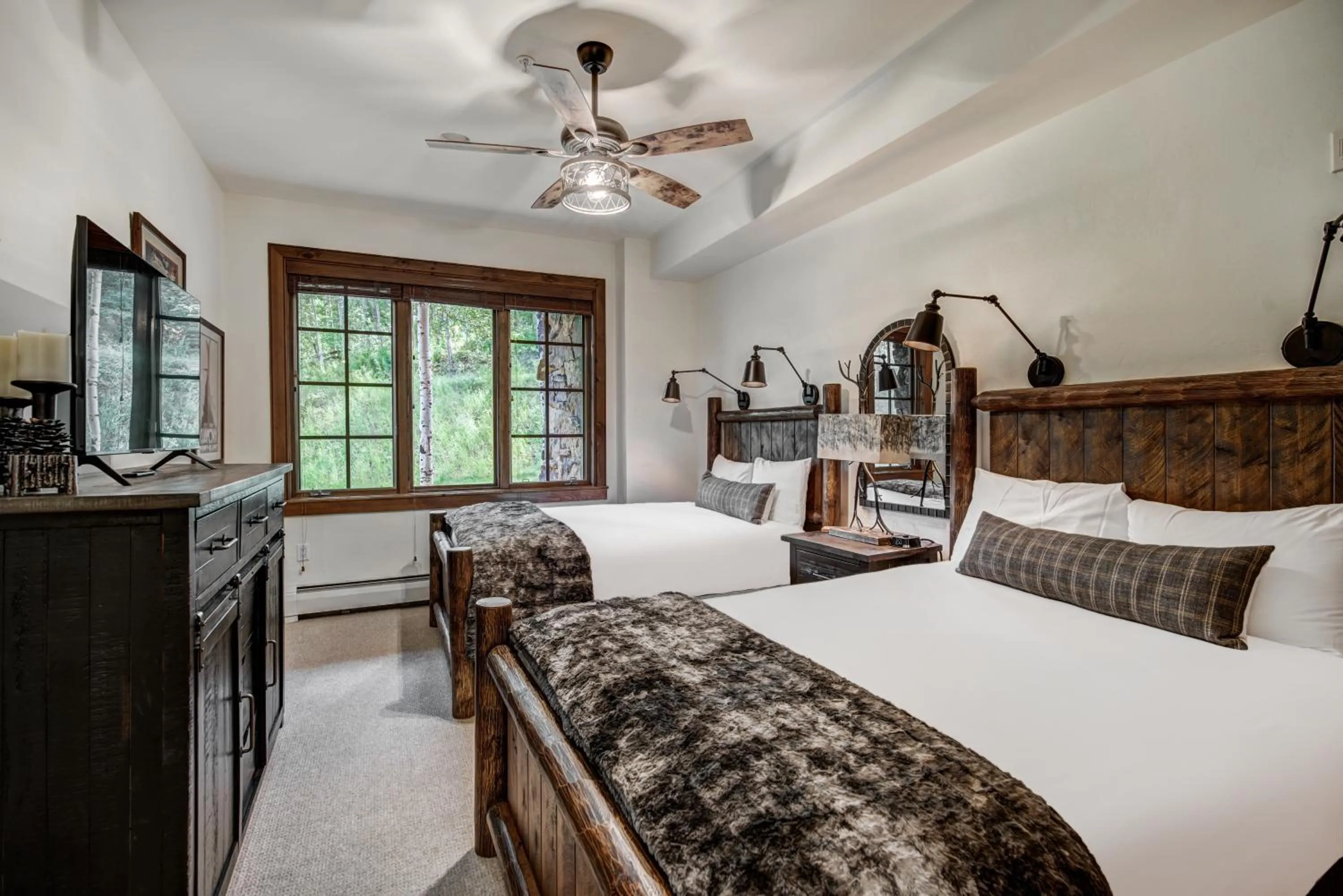 Bedroom, Bed in Bachelor Gulch Village