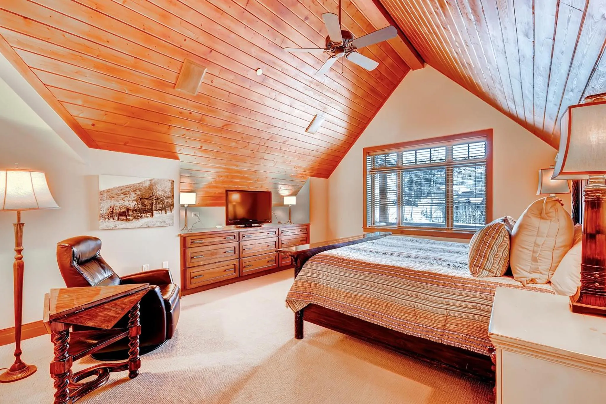Bedroom, Bed in Bachelor Gulch Village