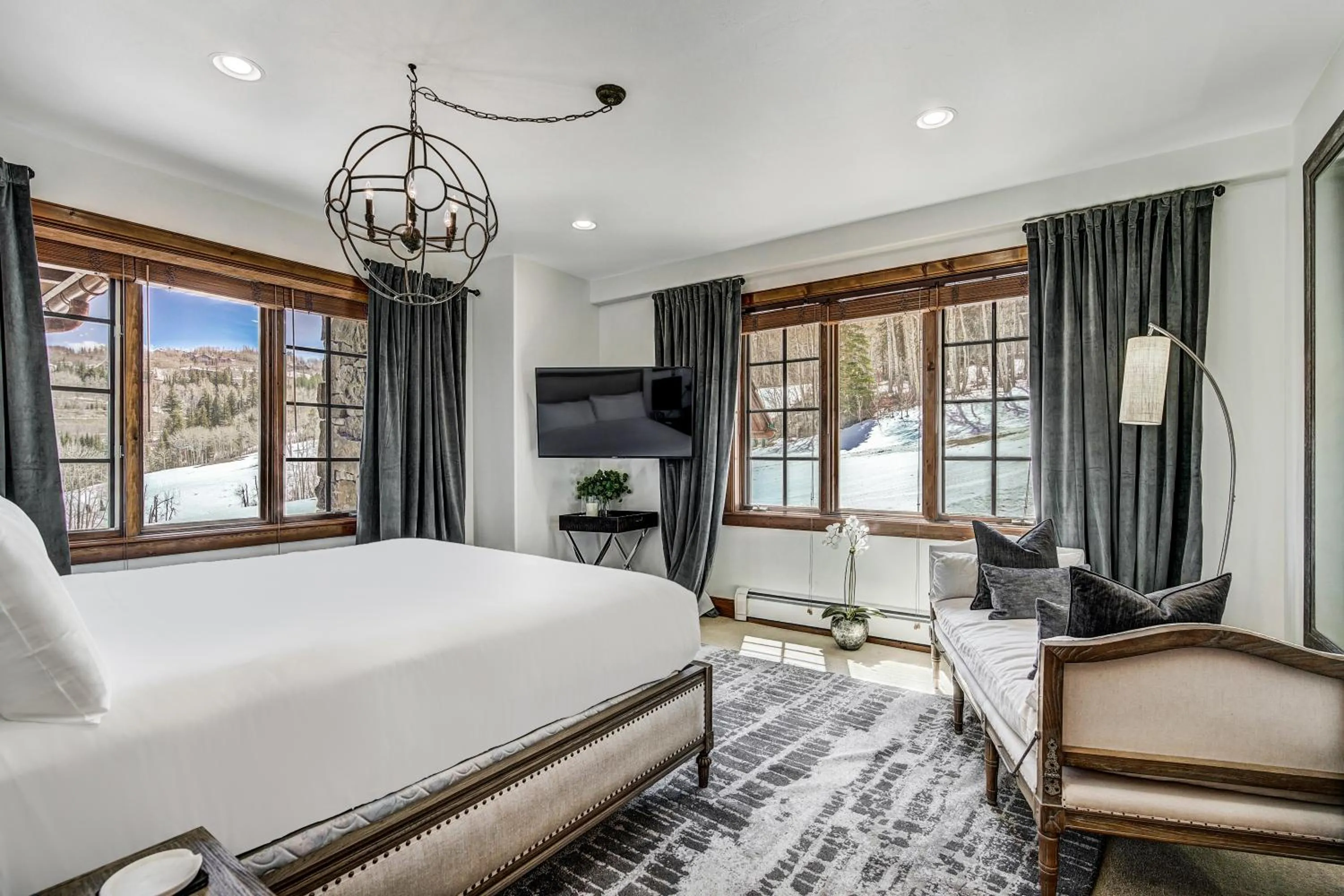 Bedroom, Bed in Bachelor Gulch Village