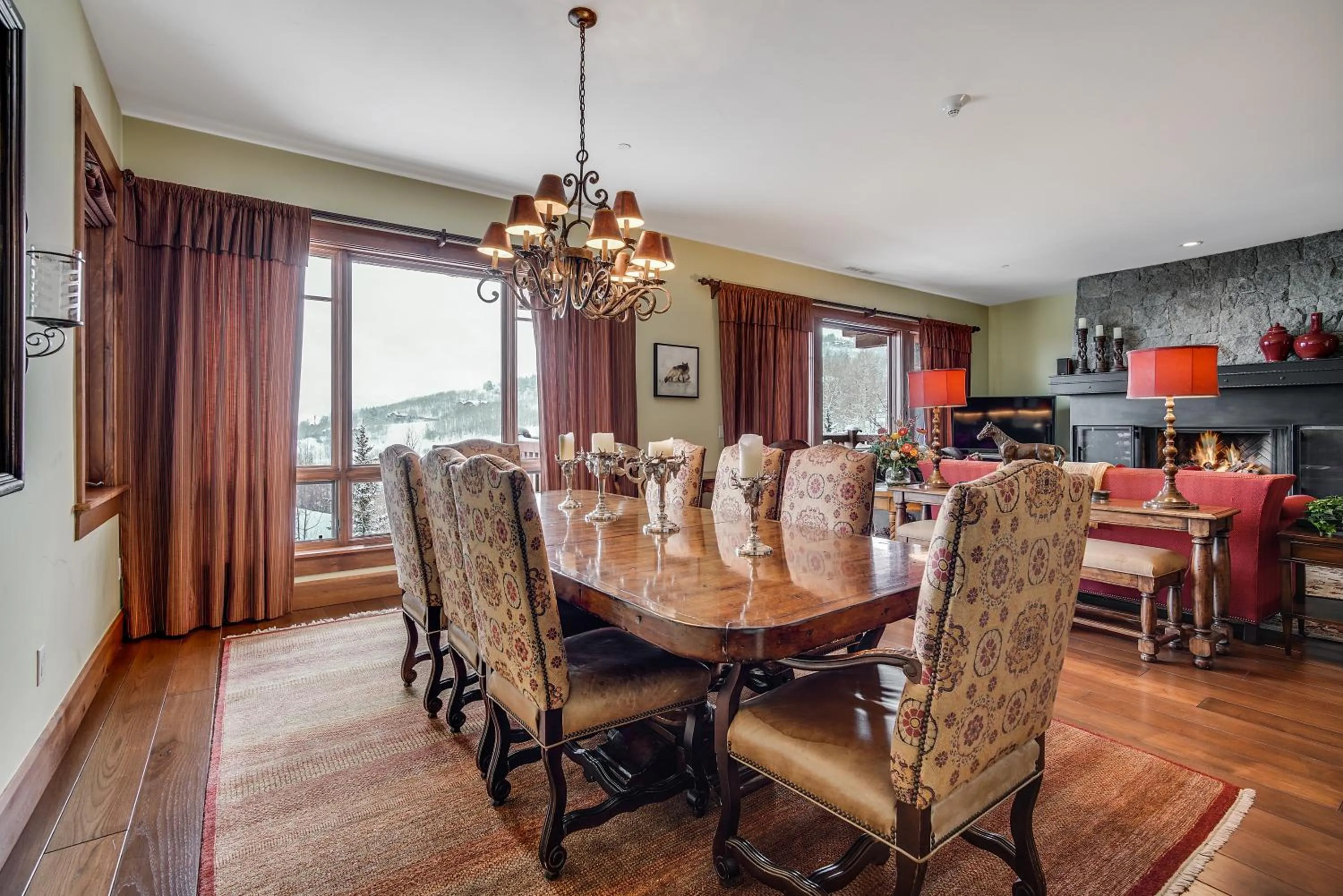 Dining area in Bachelor Gulch Village