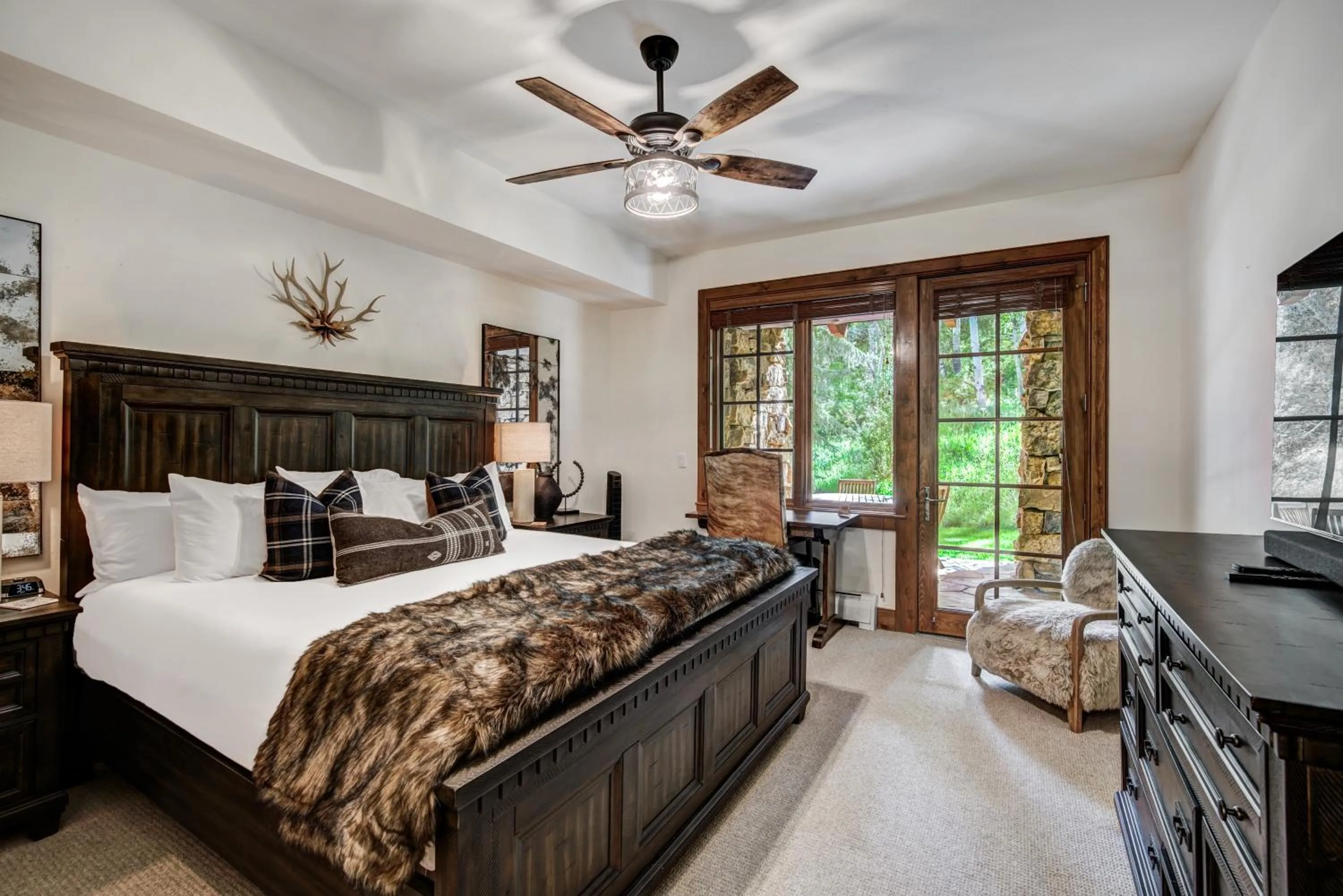 Bedroom, Bed in Bachelor Gulch Village