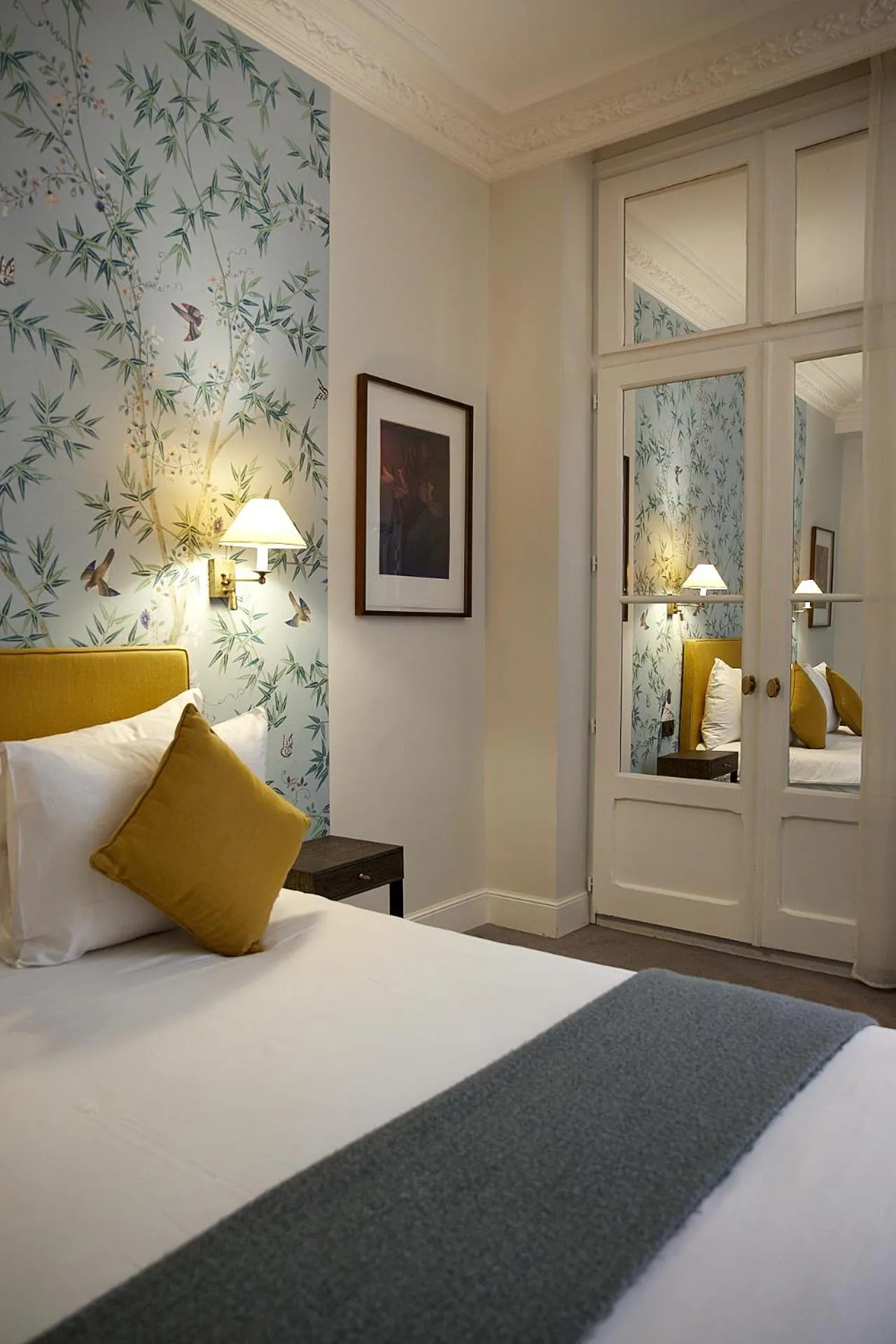 Bed in Hôtel du Danube Saint Germain