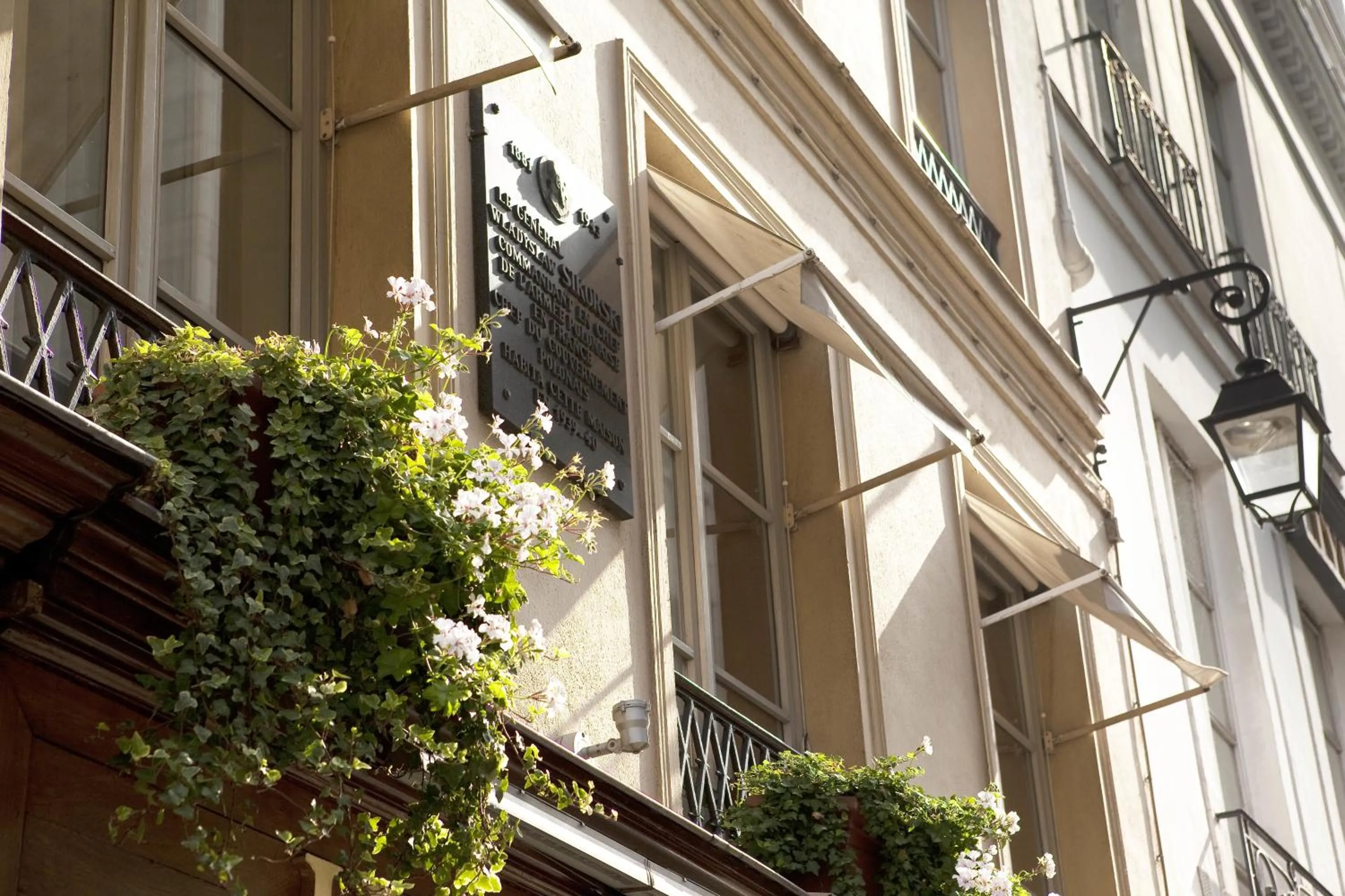 Facade/entrance in Hôtel du Danube Saint Germain