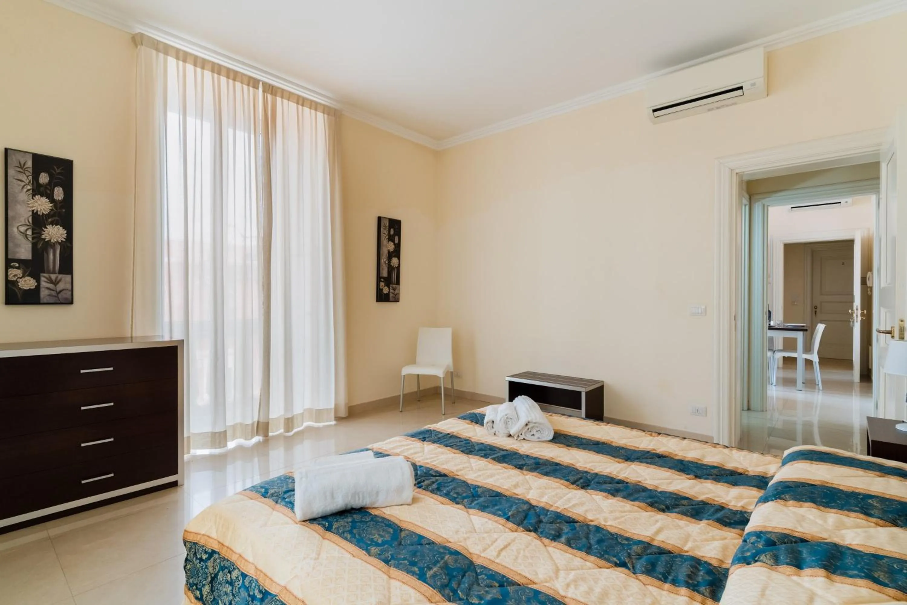 Property building, Bed in Palazzo Mongiò