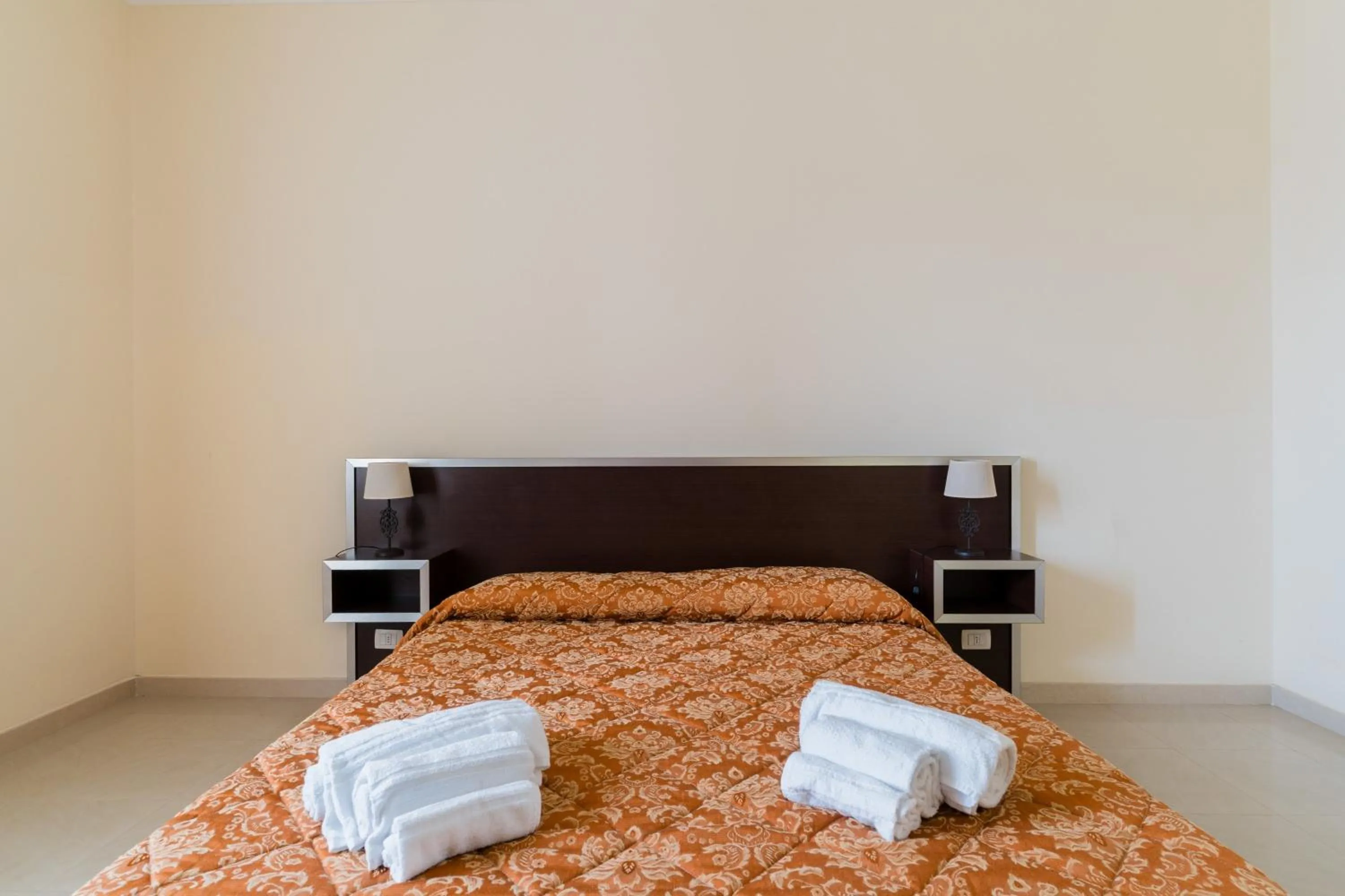 Living room, Bed in Palazzo Mongiò