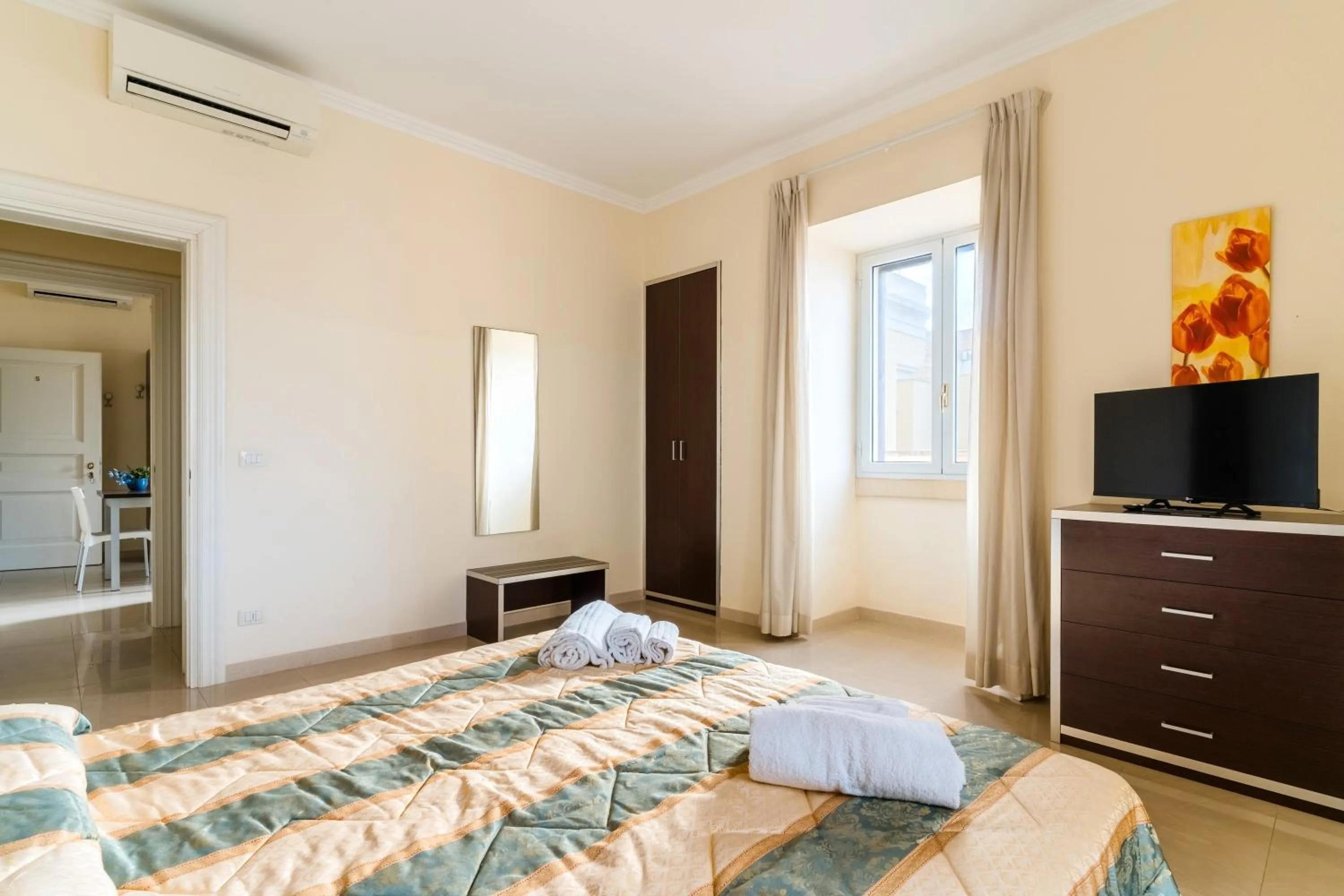 Living room, Bed in Palazzo Mongiò