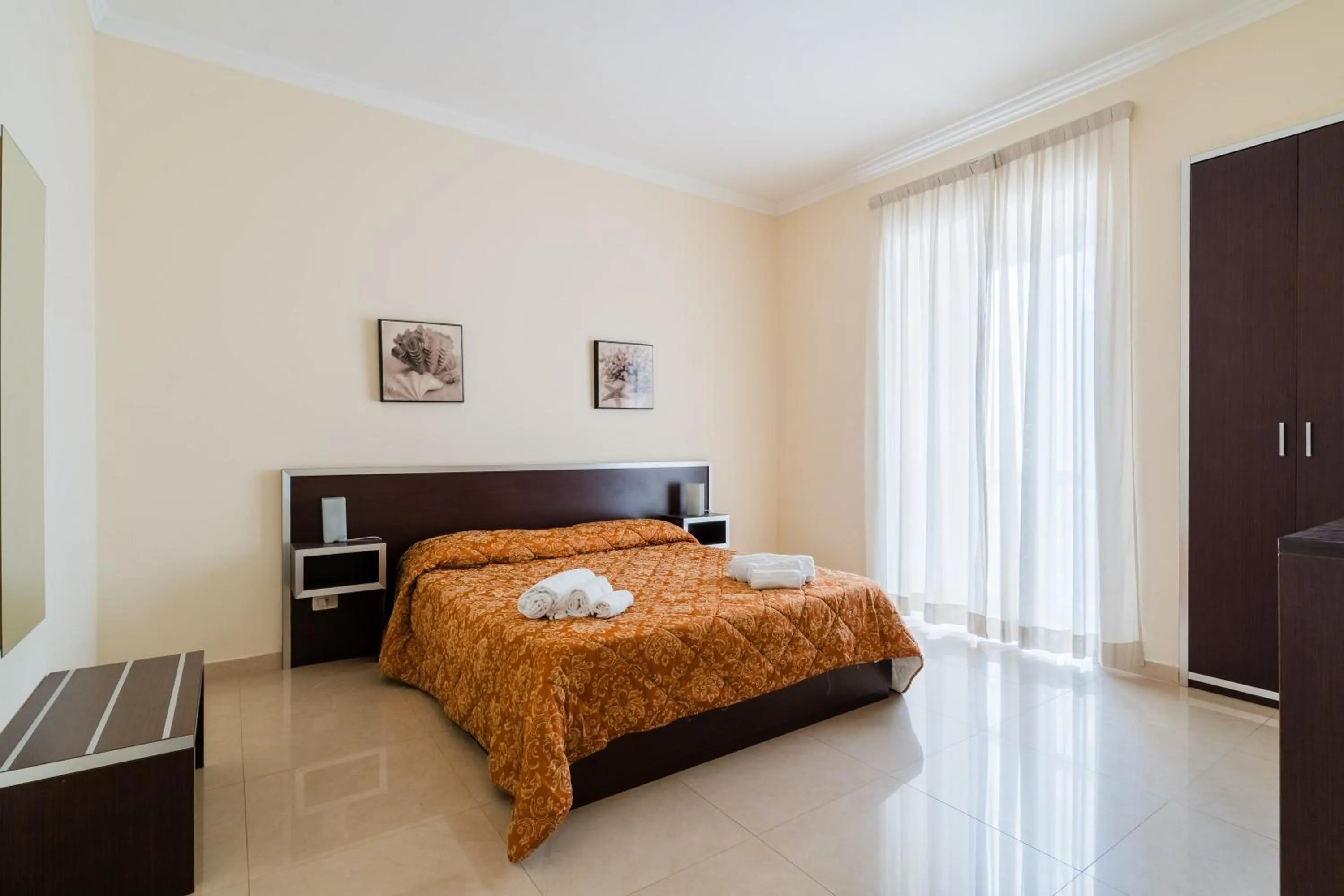 Living room, Bed in Palazzo Mongiò