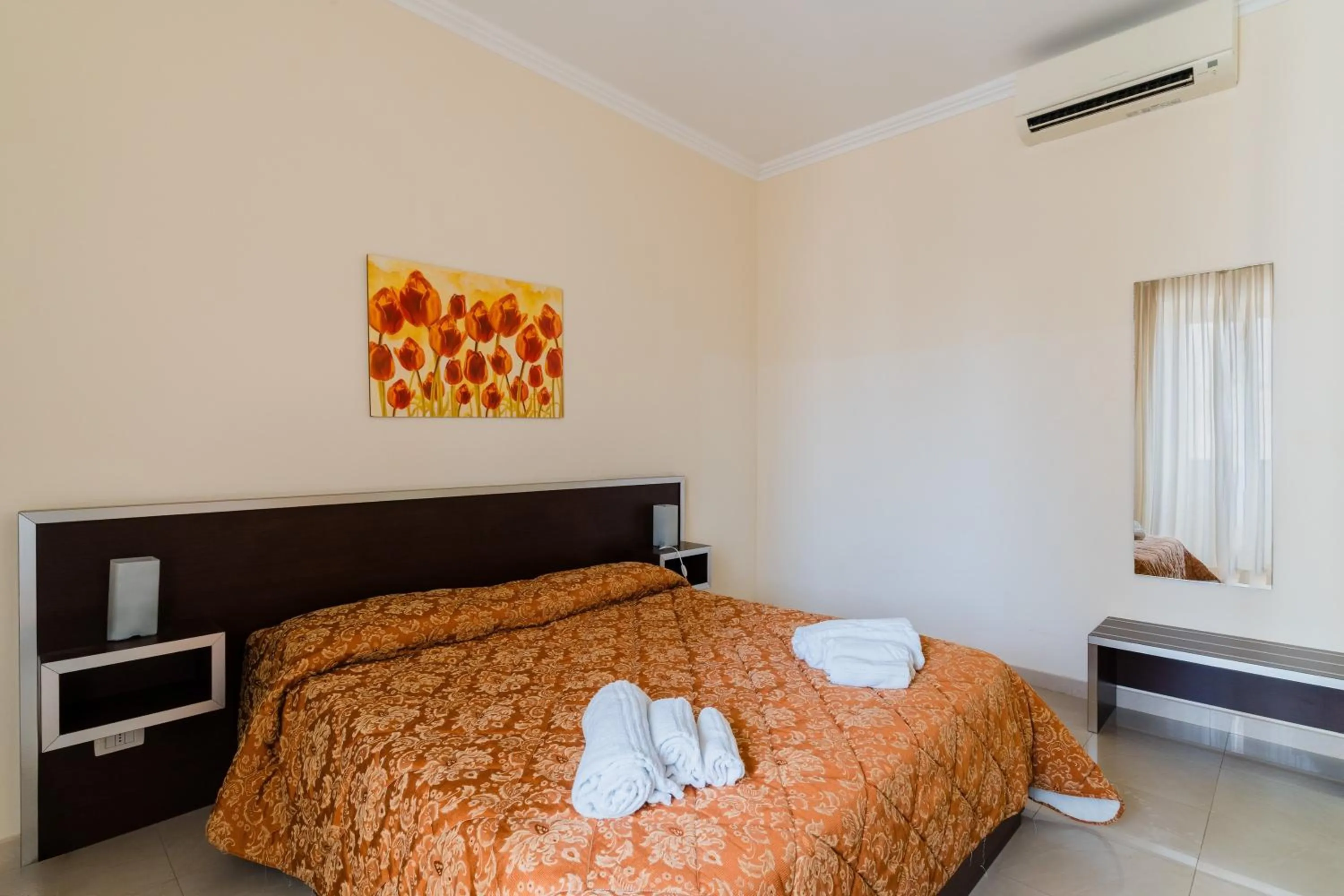 Living room, Bed in Palazzo Mongiò