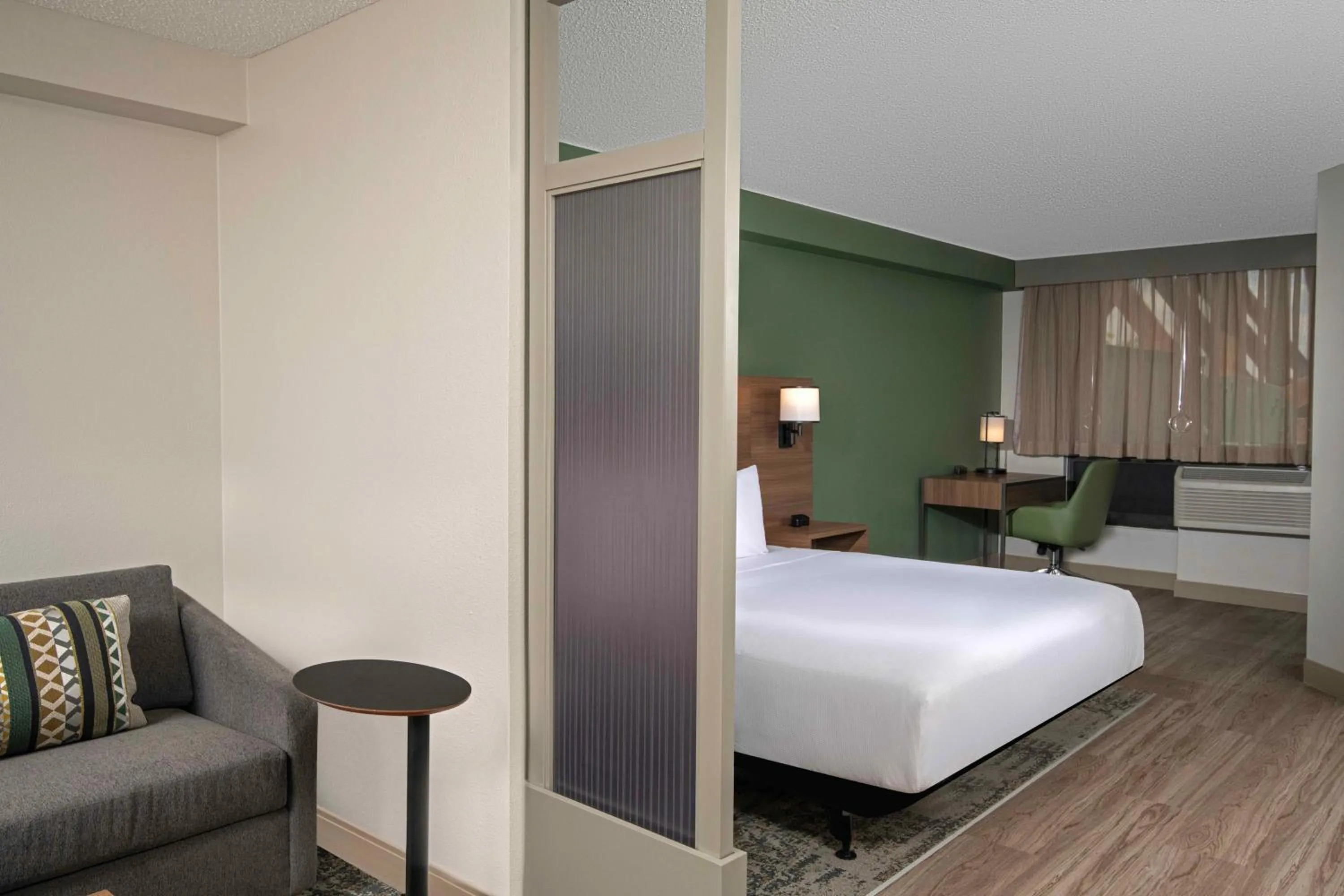 Photo of the whole room, Bed in Hyatt Place Denver Tech Center