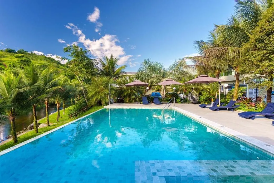 Swimming pool in Pousada Apple House Paraty