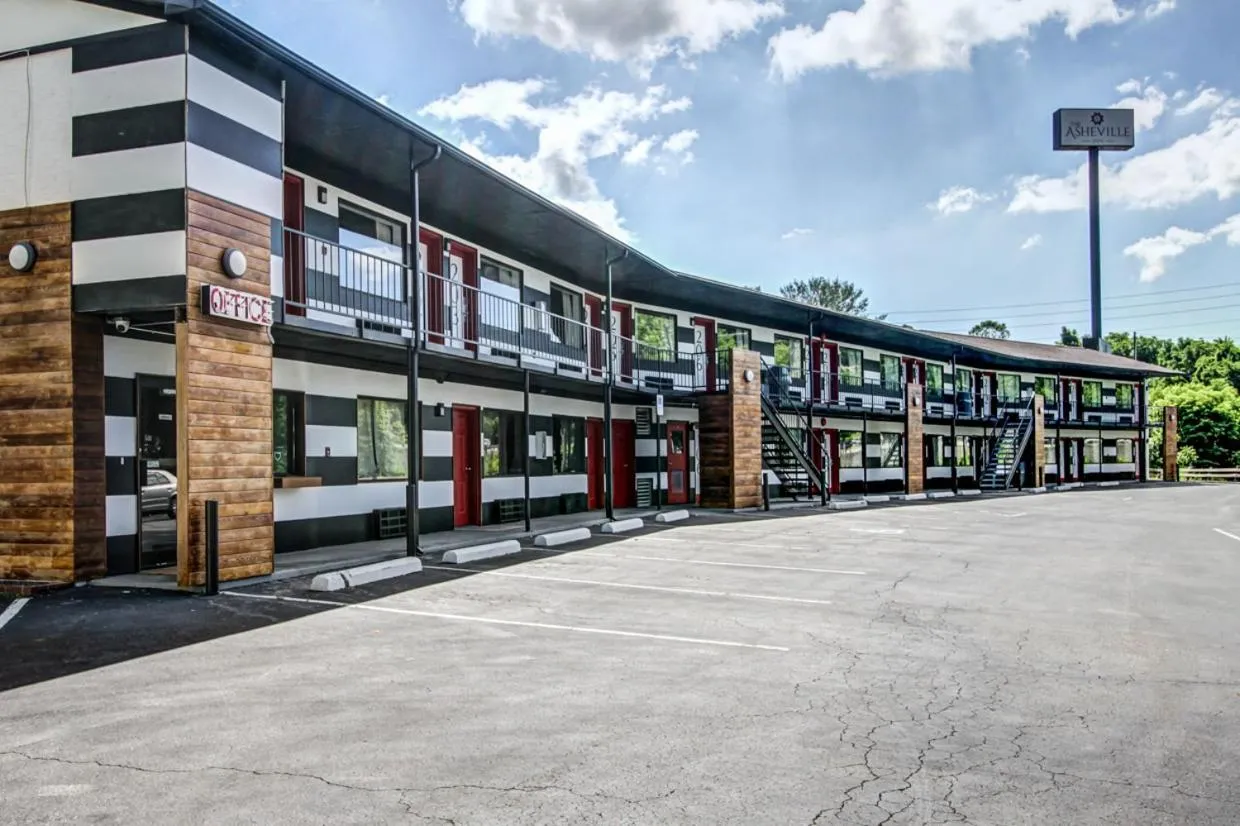 Property building in The Asheville Inn