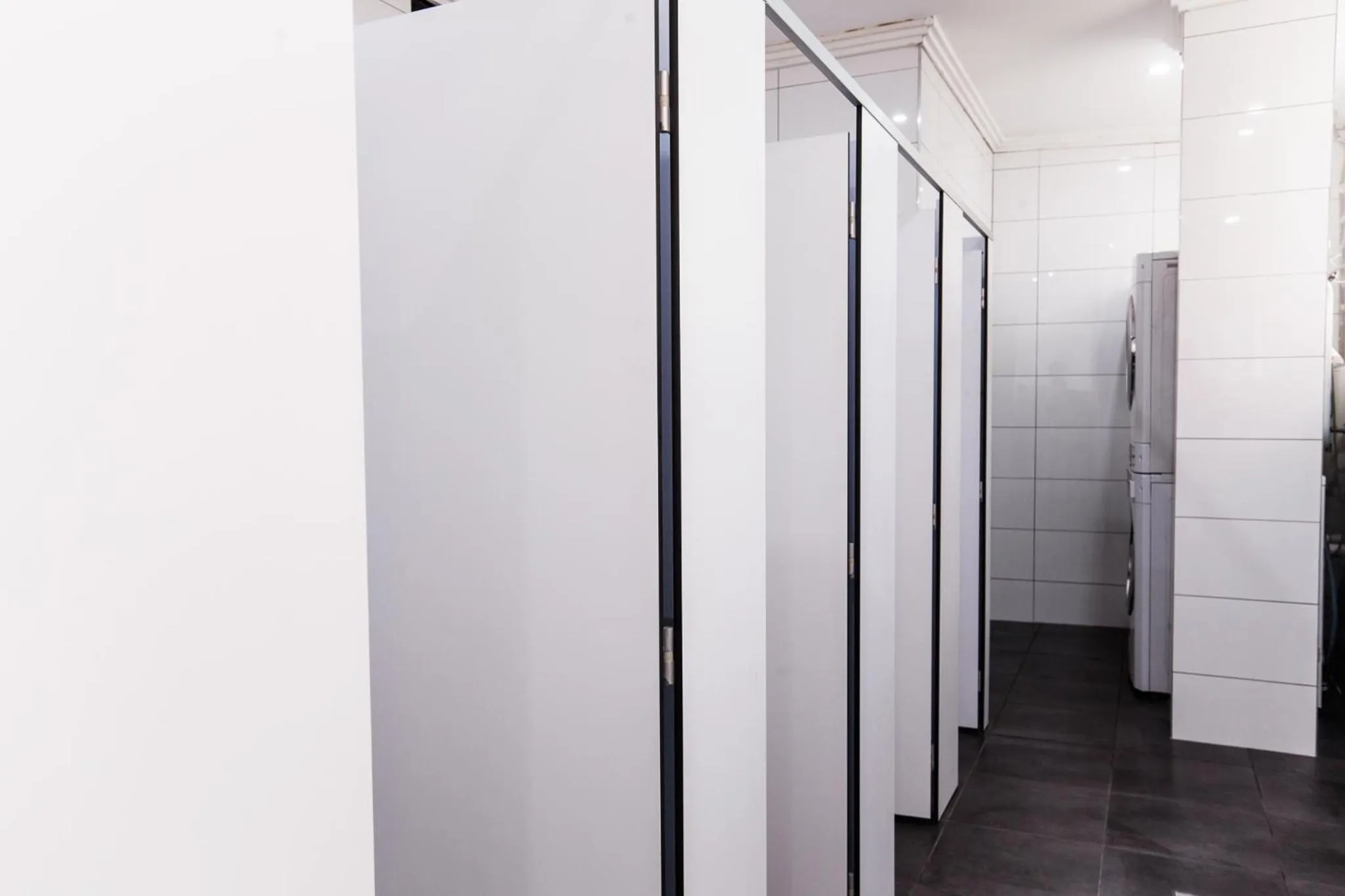 Shower in Mad Monkey Broadway