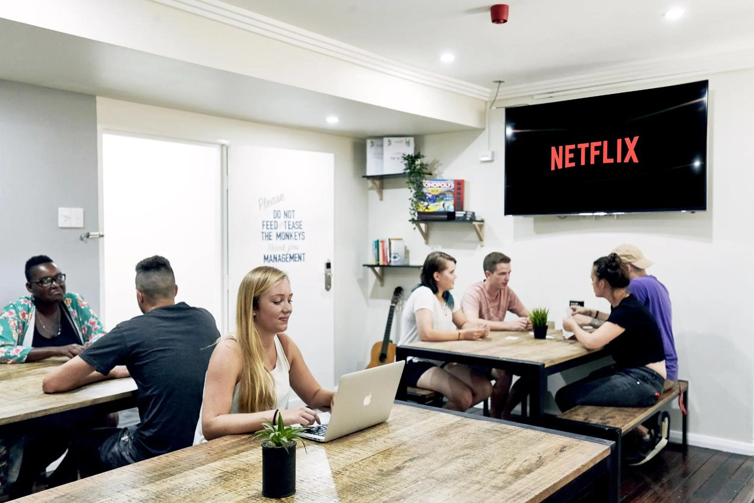 Communal lounge/ TV room in Mad Monkey Broadway