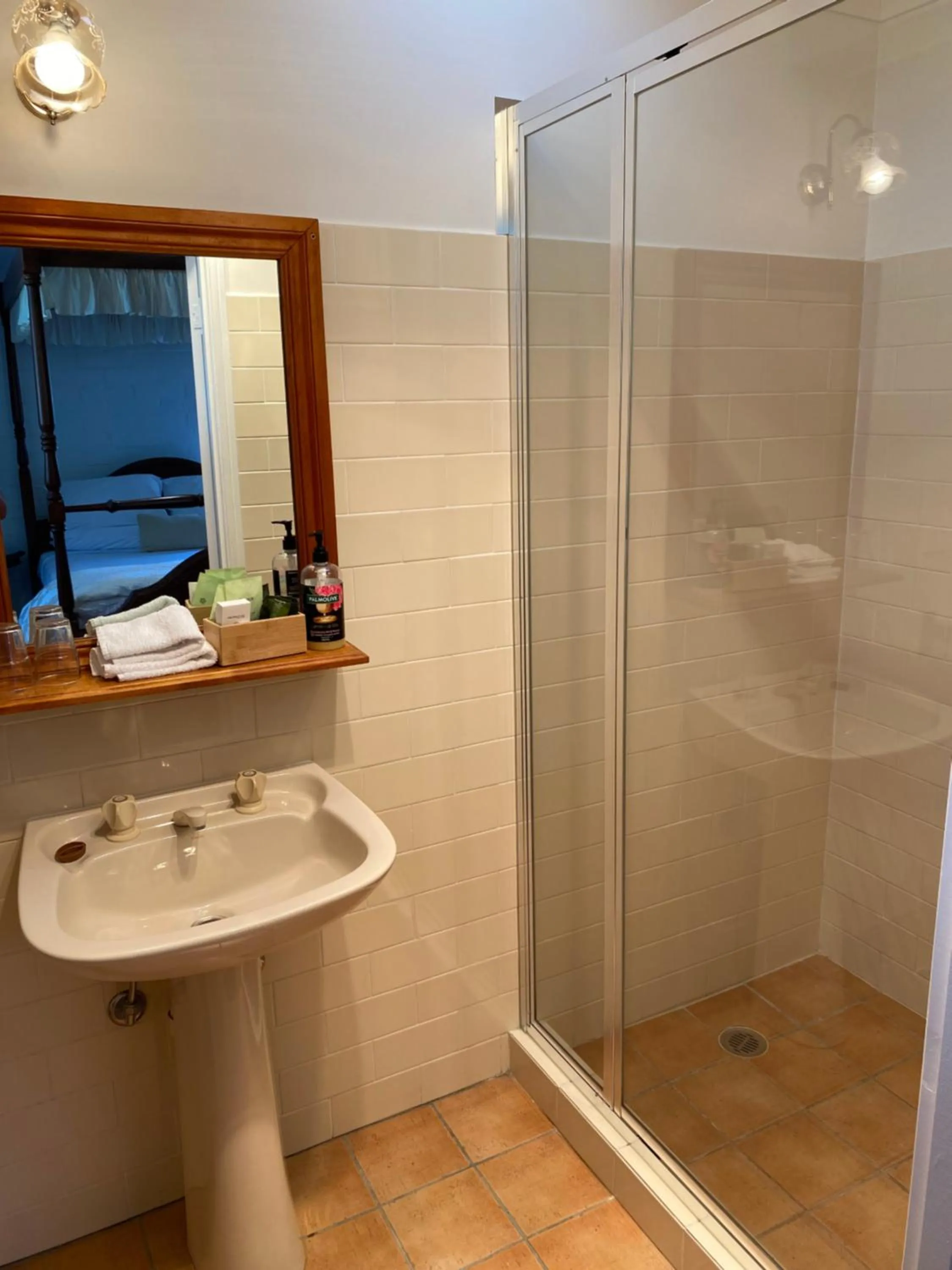 Bathroom in Girraween Country Inn