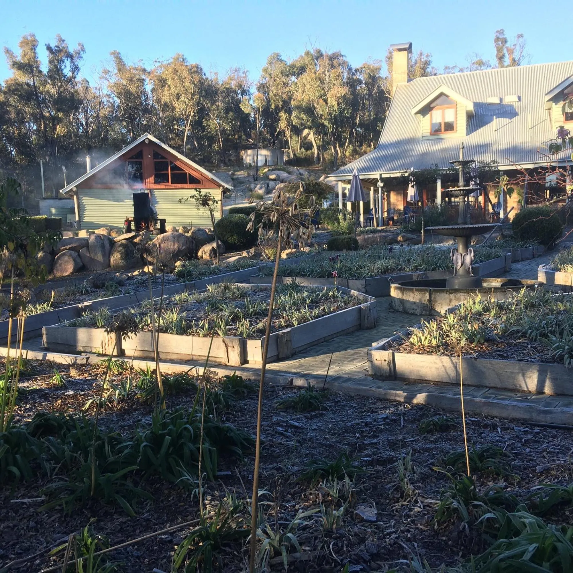 Property building in Girraween Country Inn