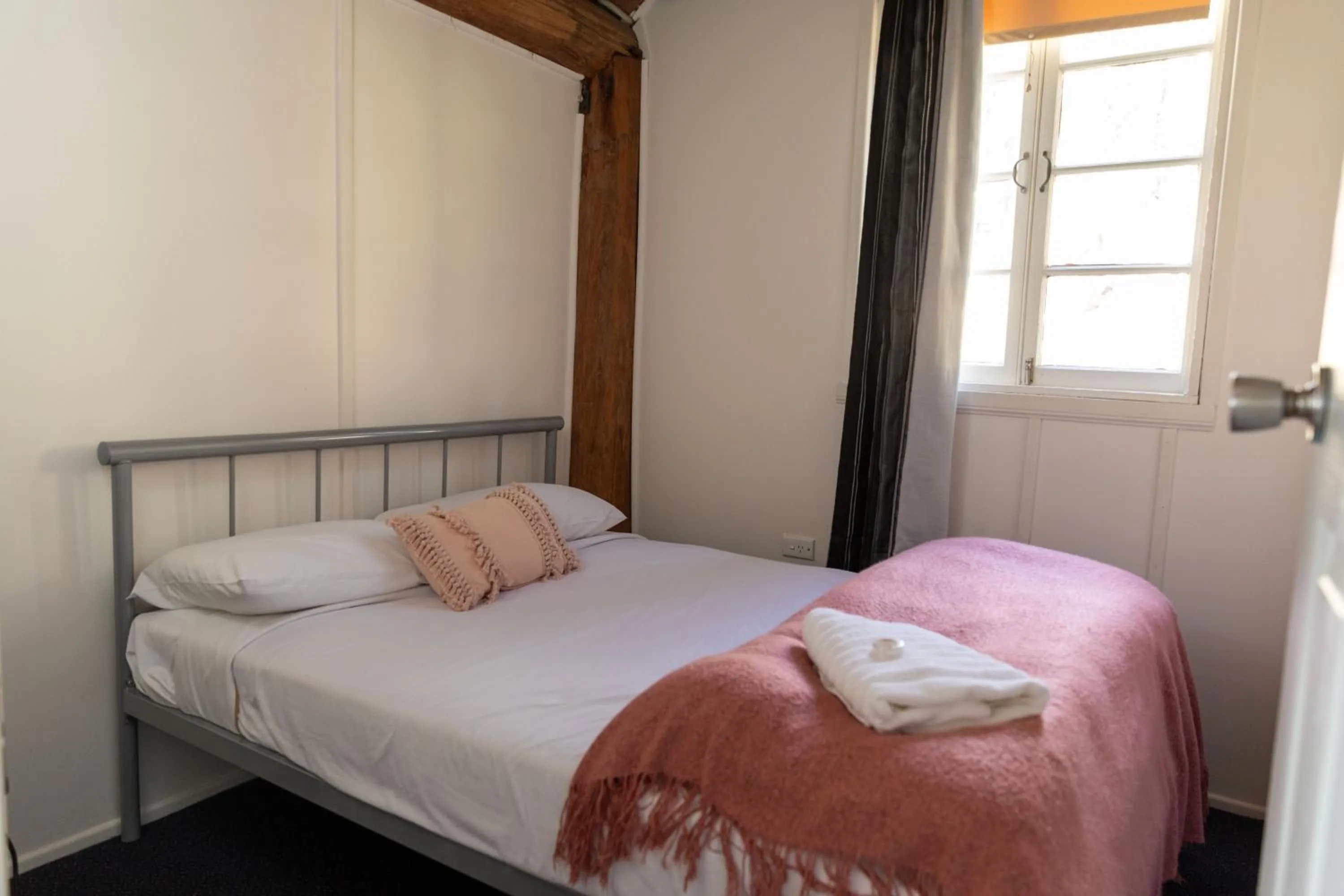 Bedroom, Bed in Girraween Country Inn