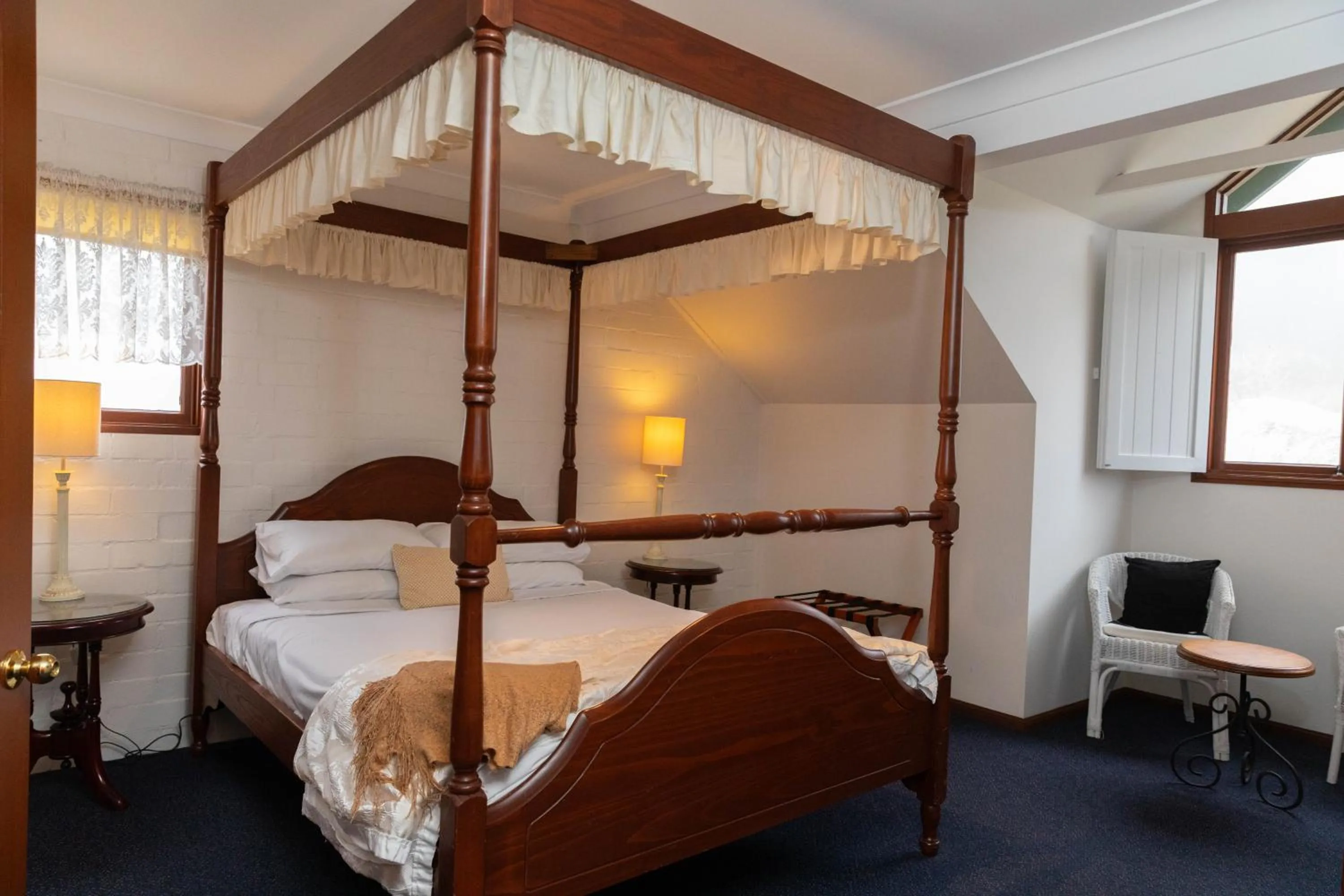 Bed in Girraween Country Inn