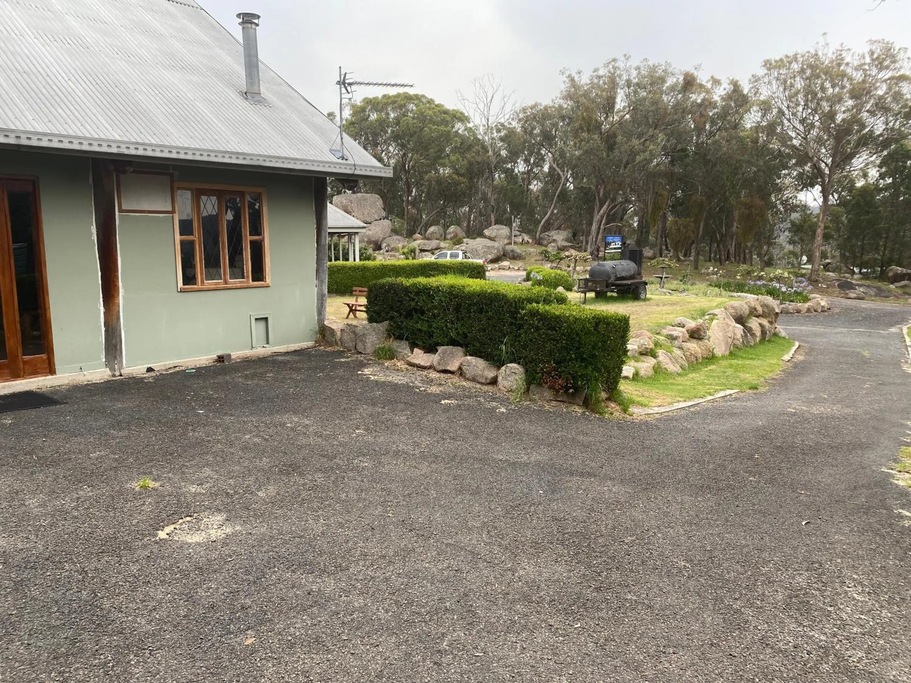 Property building in Girraween Country Inn