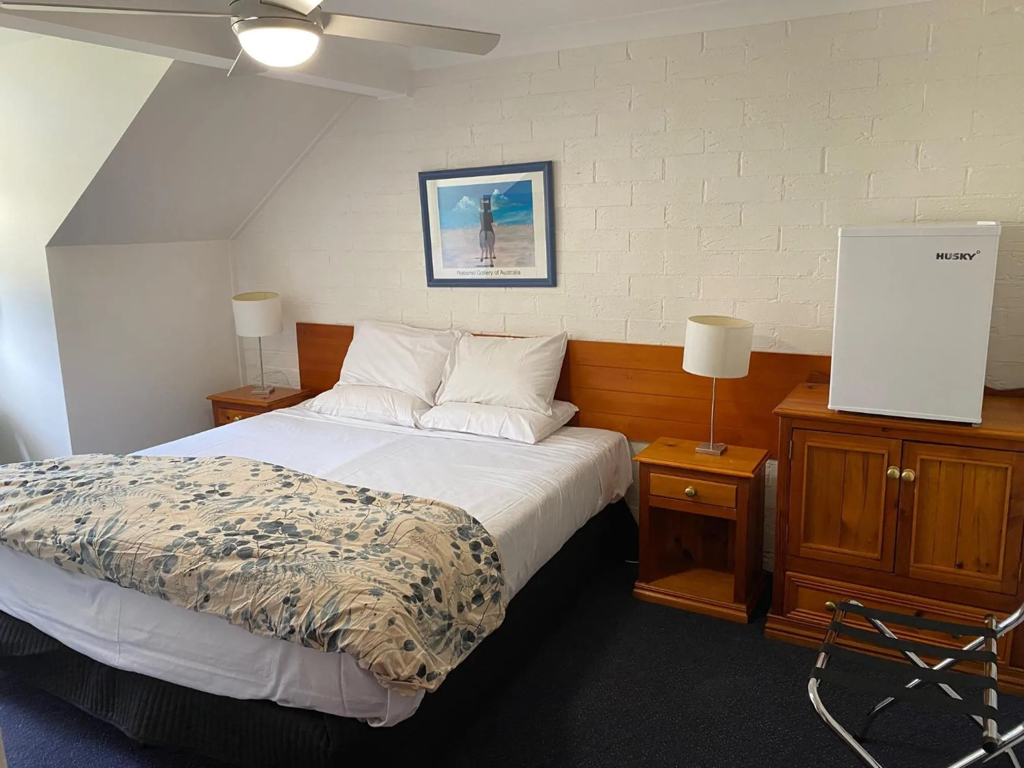 Photo of the whole room, Bed in Girraween Country Inn