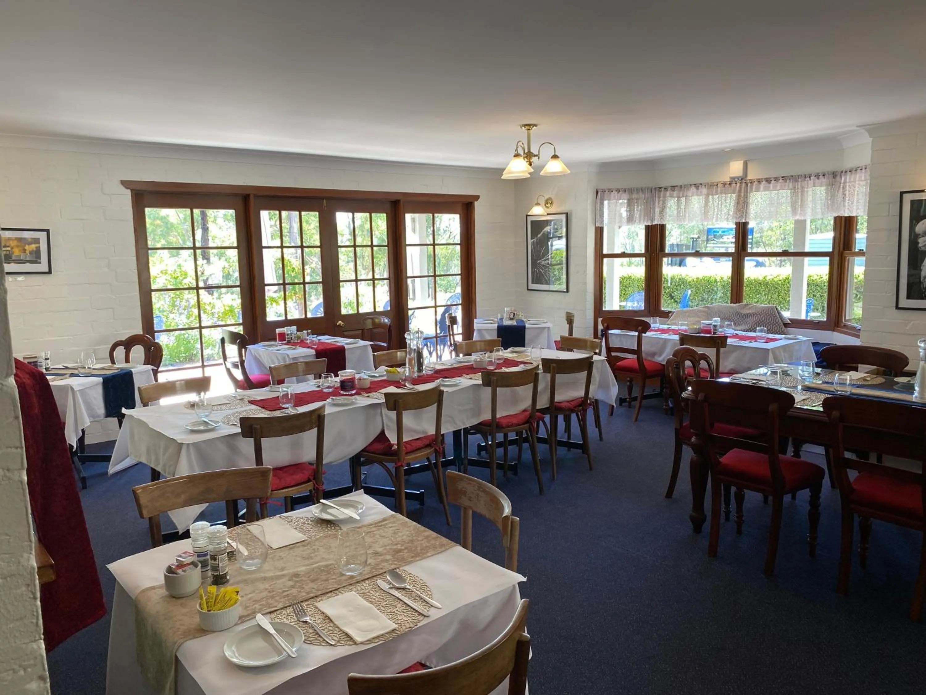 Restaurant/places to eat in Girraween Country Inn
