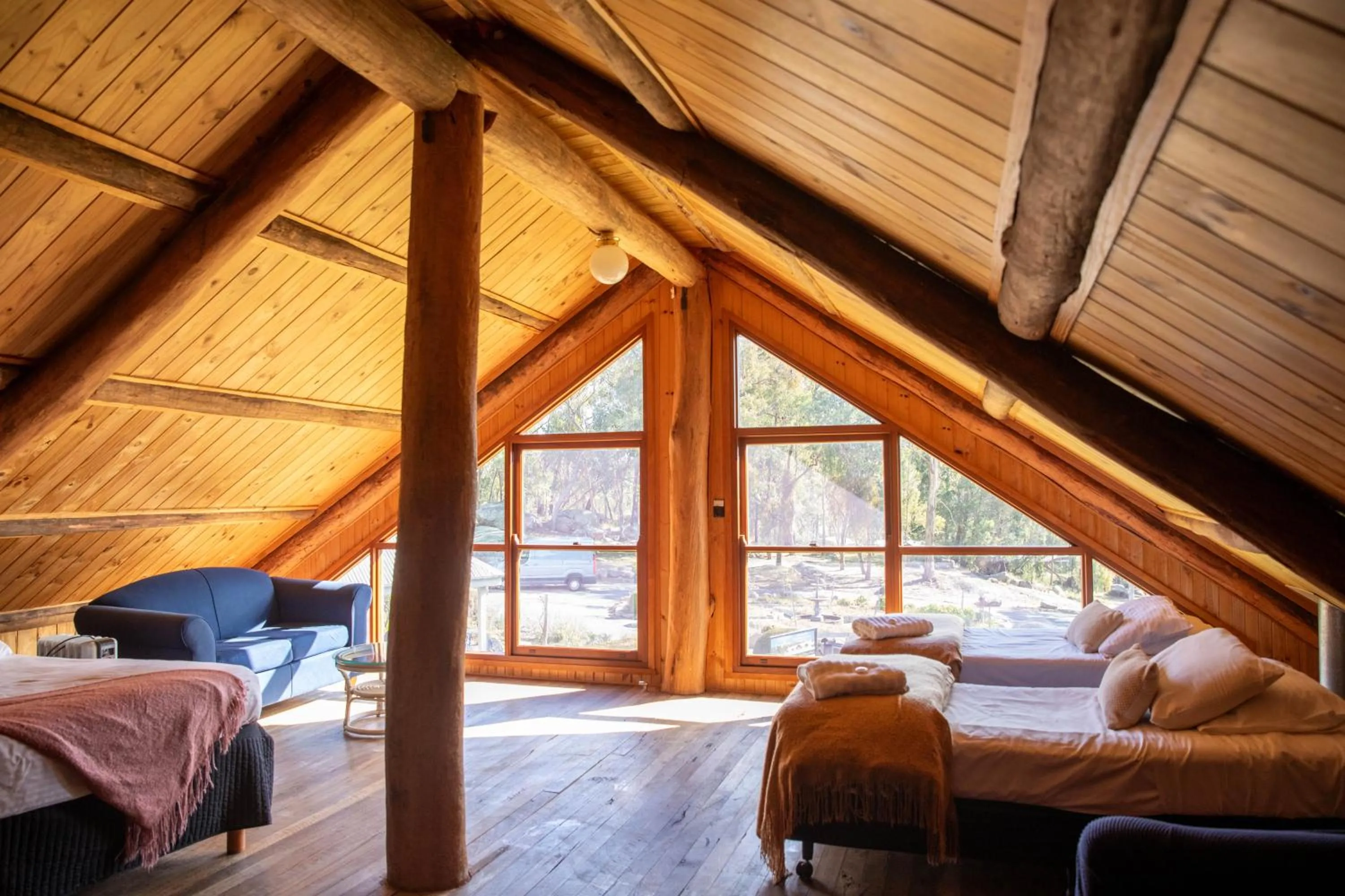Living room, Bed in Girraween Country Inn