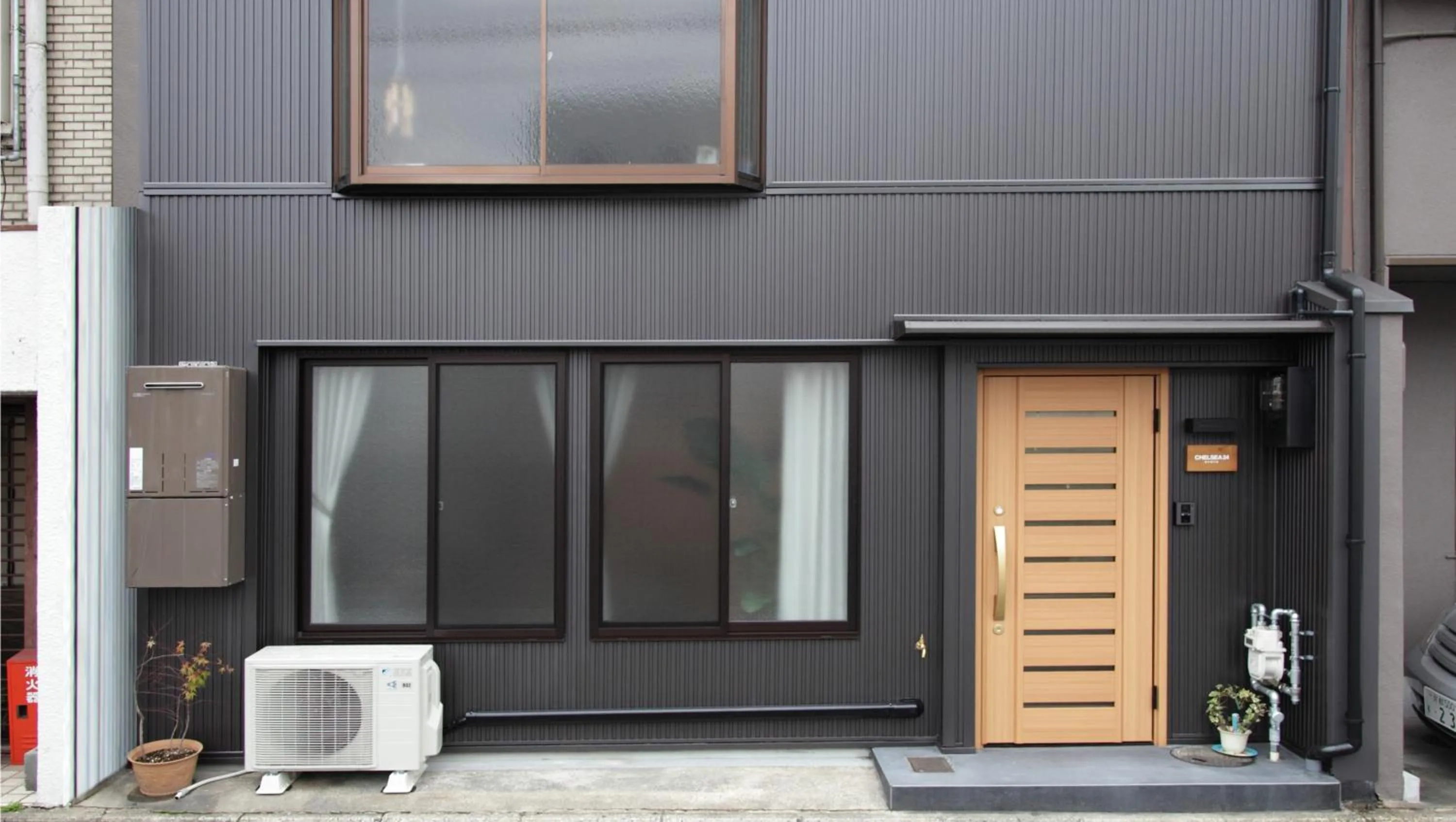 Facade/entrance in CHELSEA24