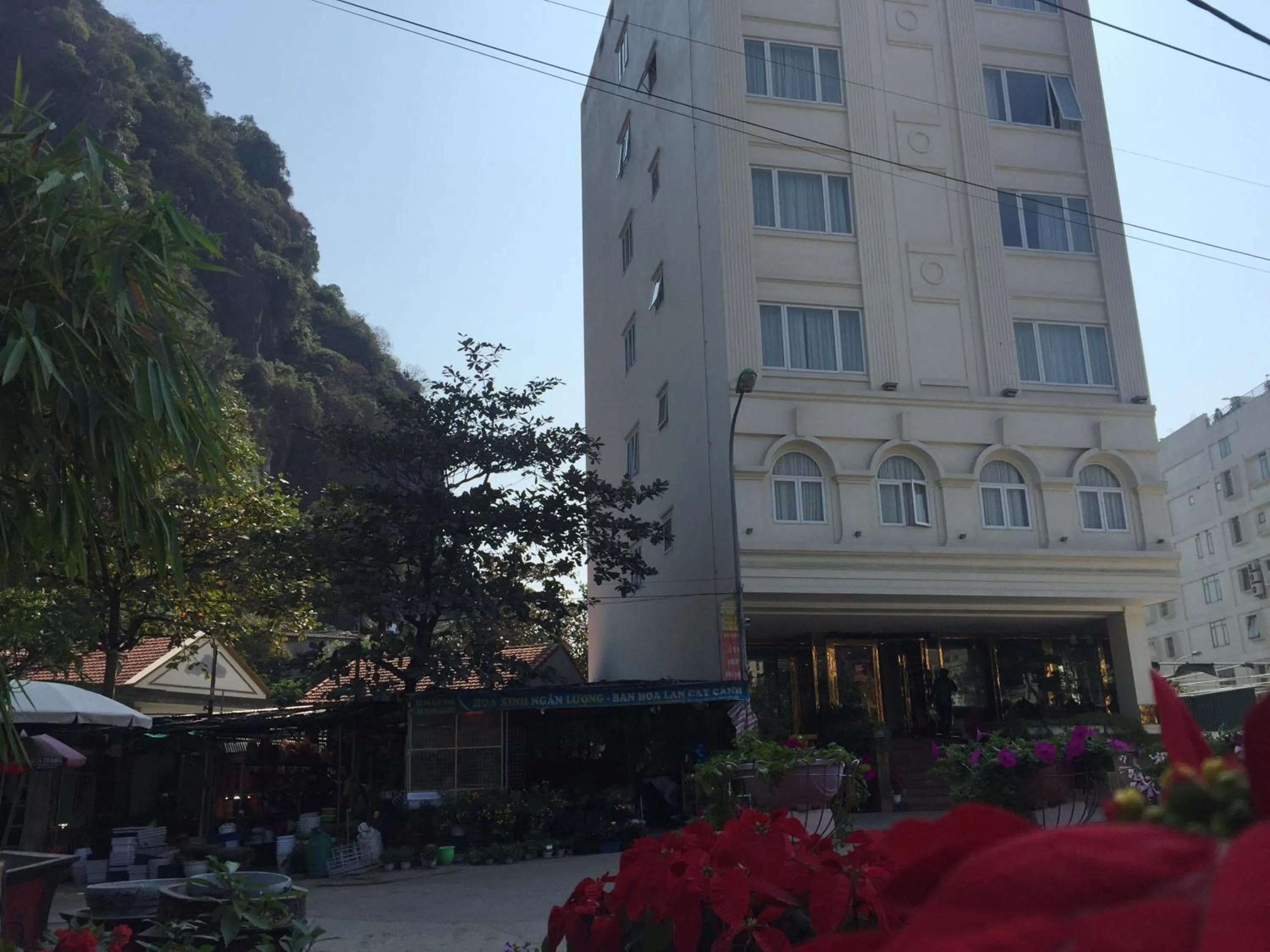 Property building in Ha Long Park Hotel