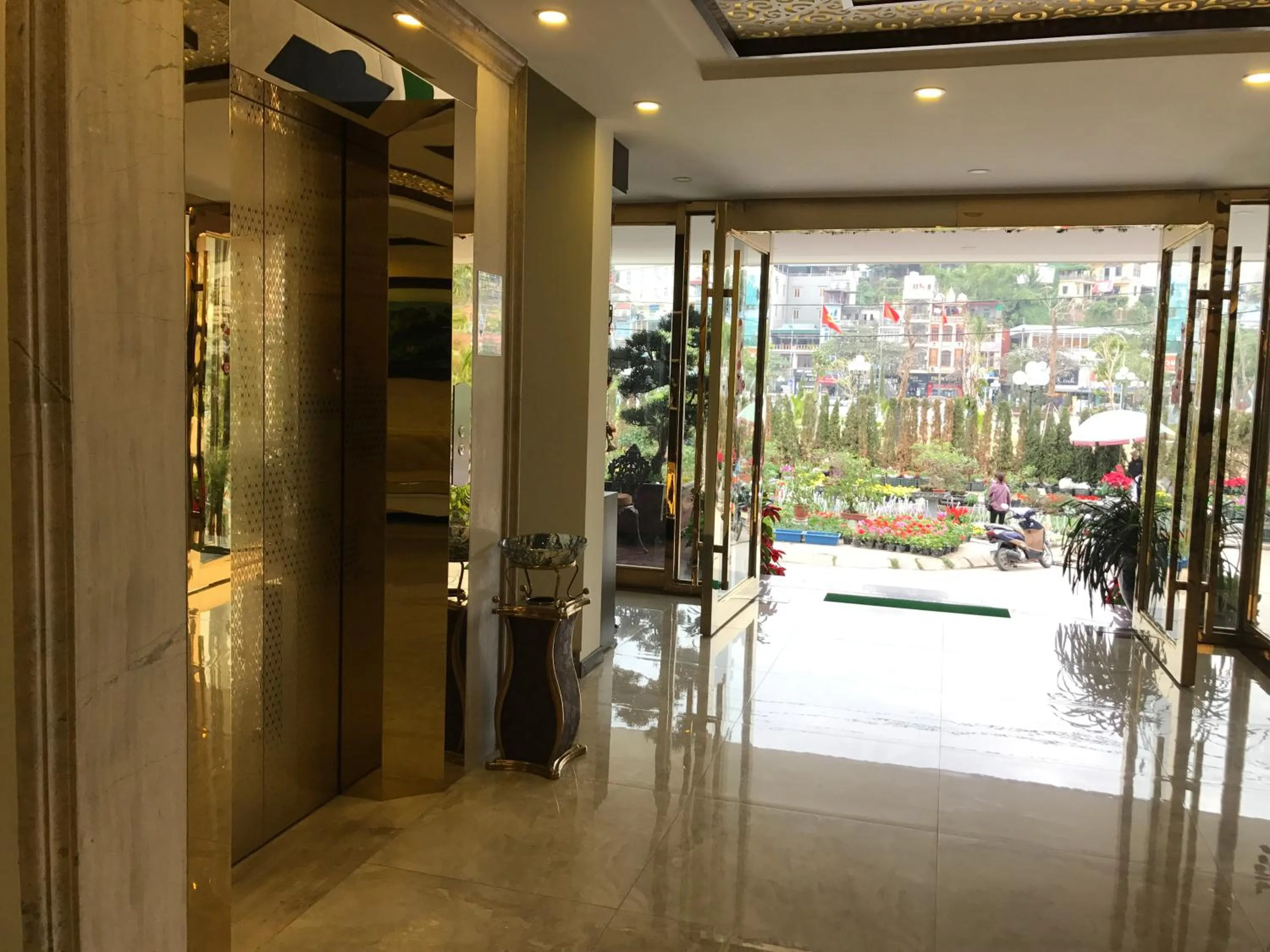 Area and facilities in Ha Long Park Hotel