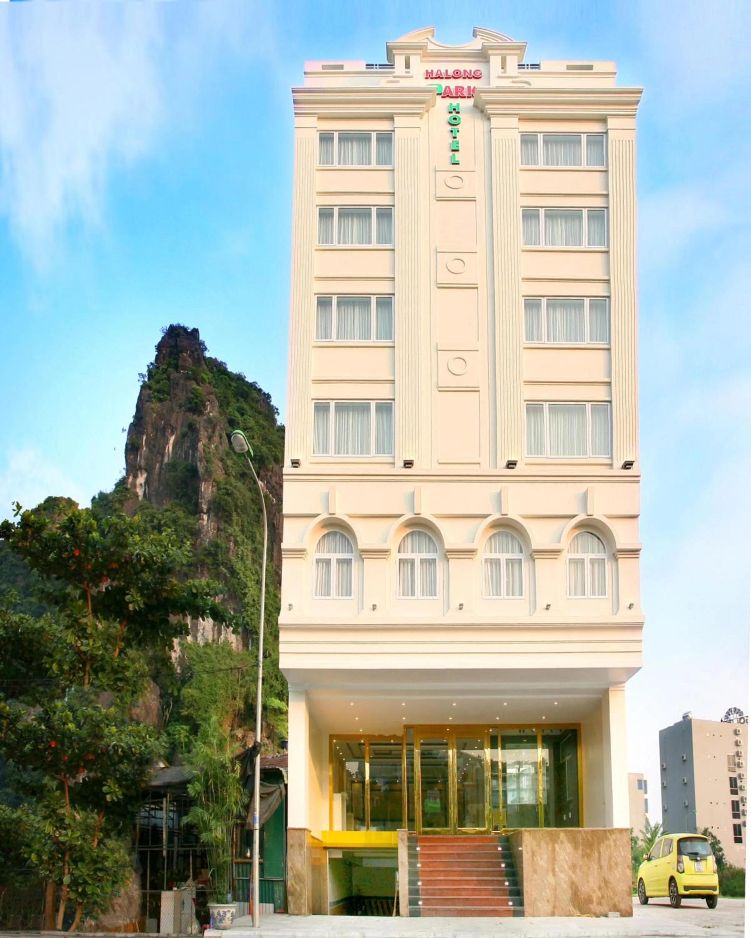 Facade/entrance in Ha Long Park Hotel