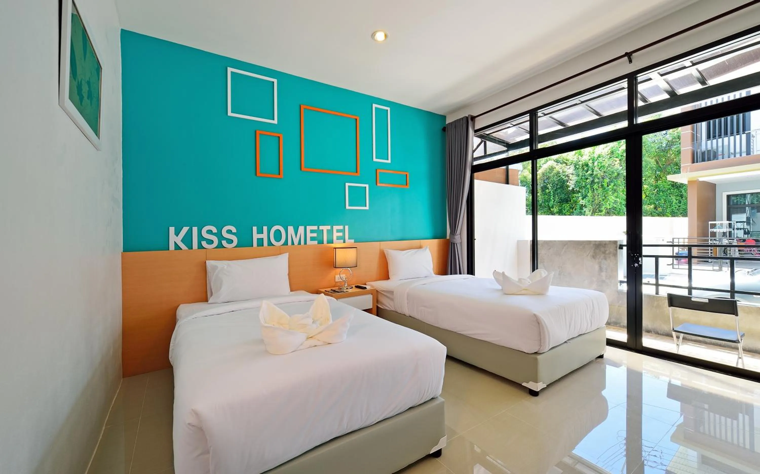 Balcony/Terrace, Bed in Kiss Hometel