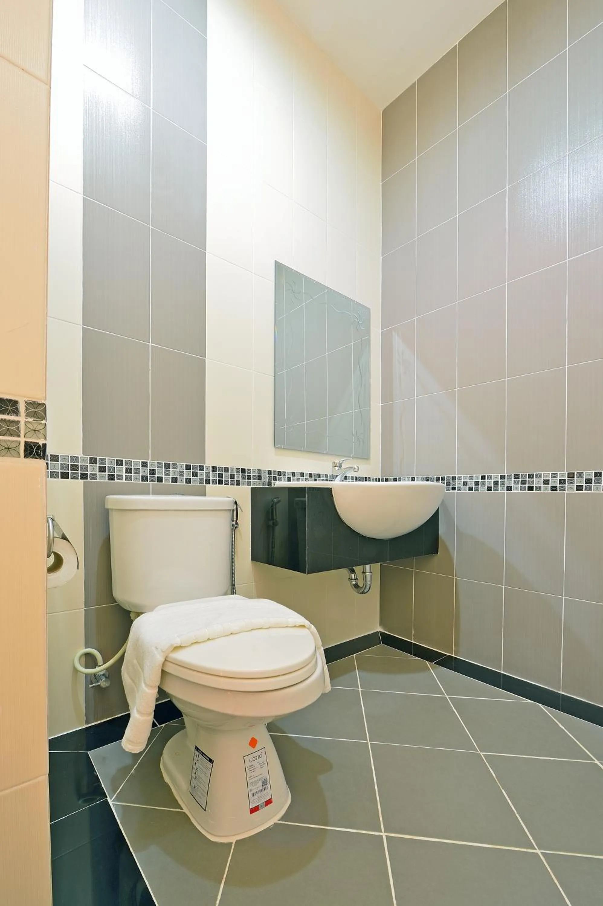 Toilet in Kiss Hometel