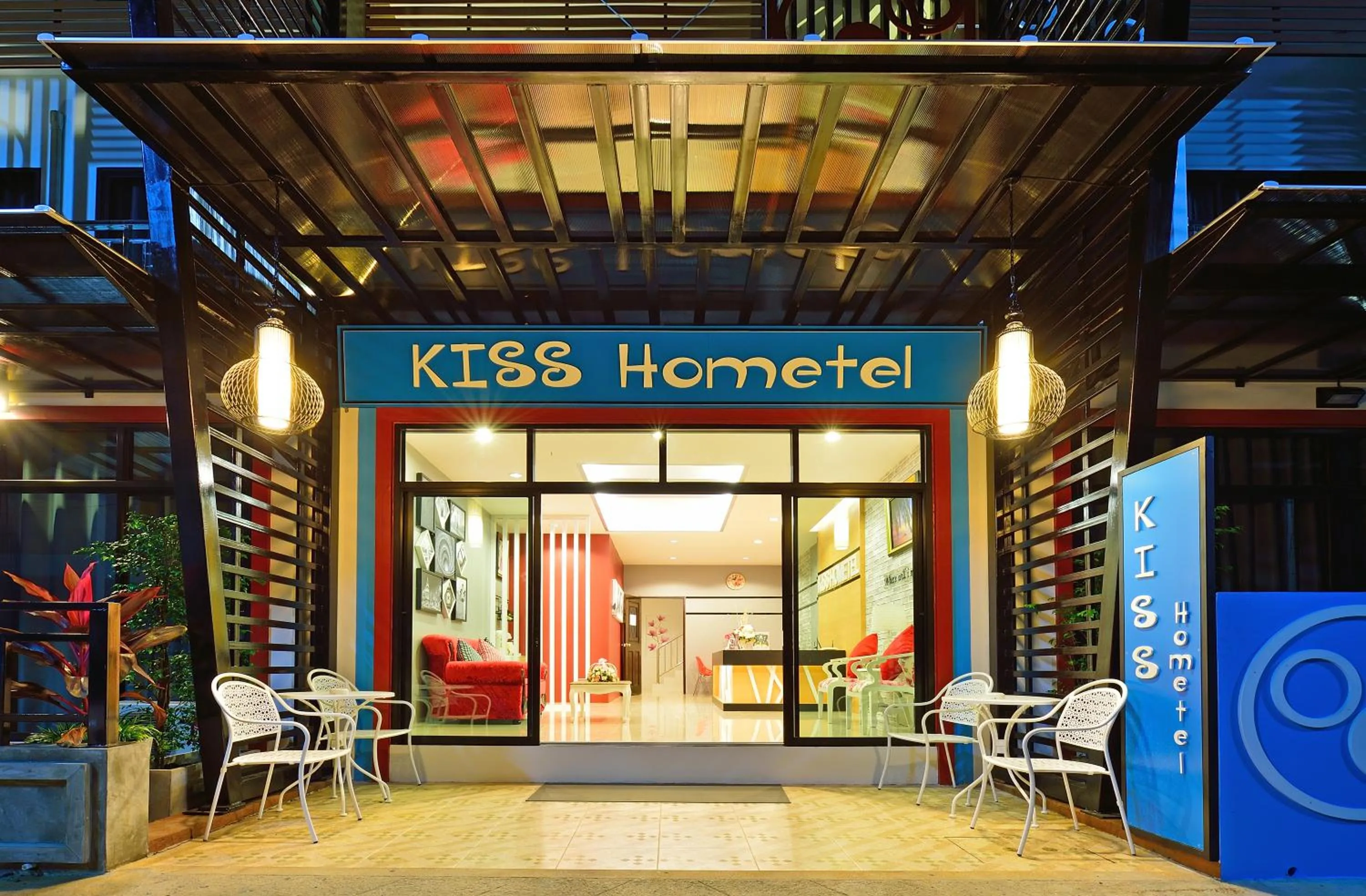 Facade/entrance in Kiss Hometel