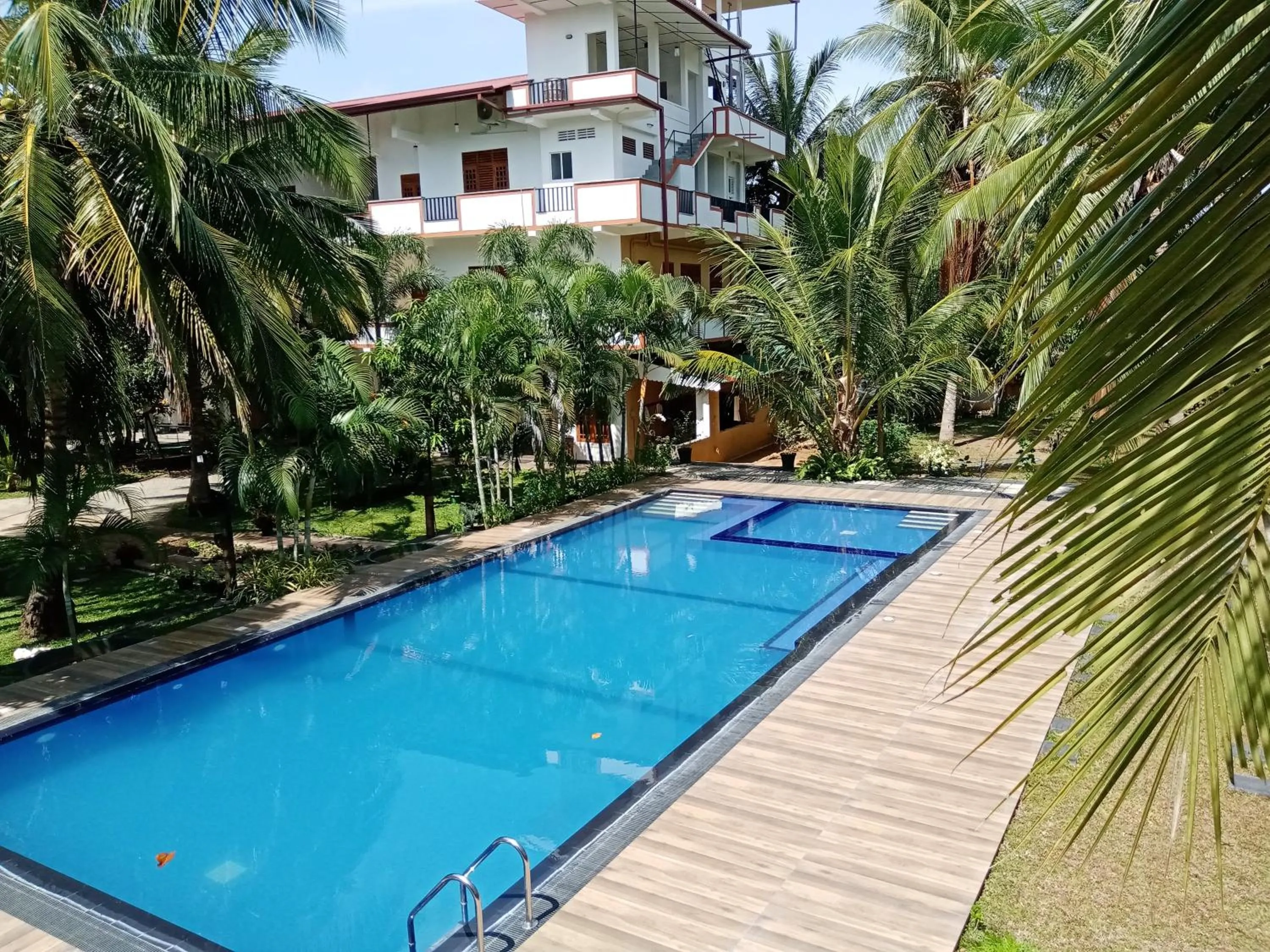 Swimming pool in Hotel Nilketha Yala Tissamaharama