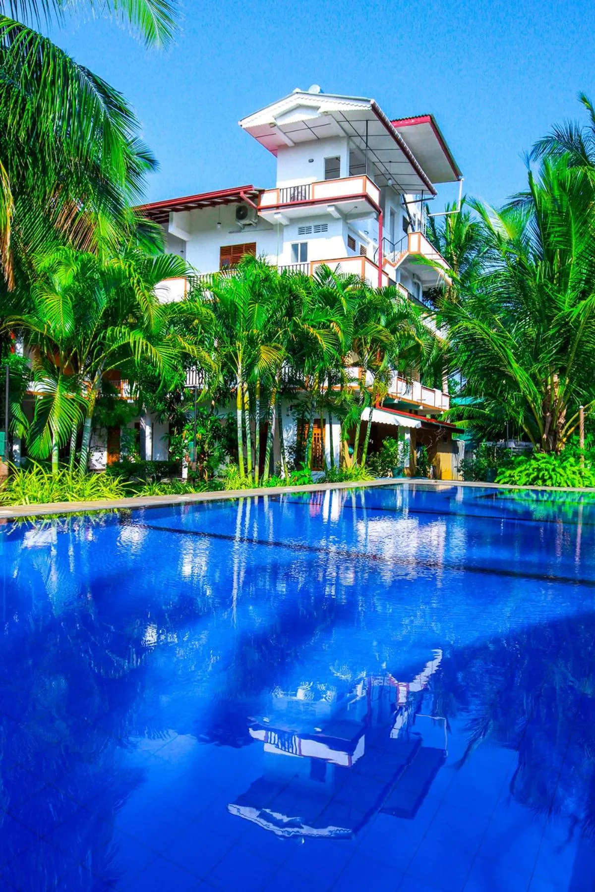 Swimming pool in Hotel Nilketha Yala Tissamaharama