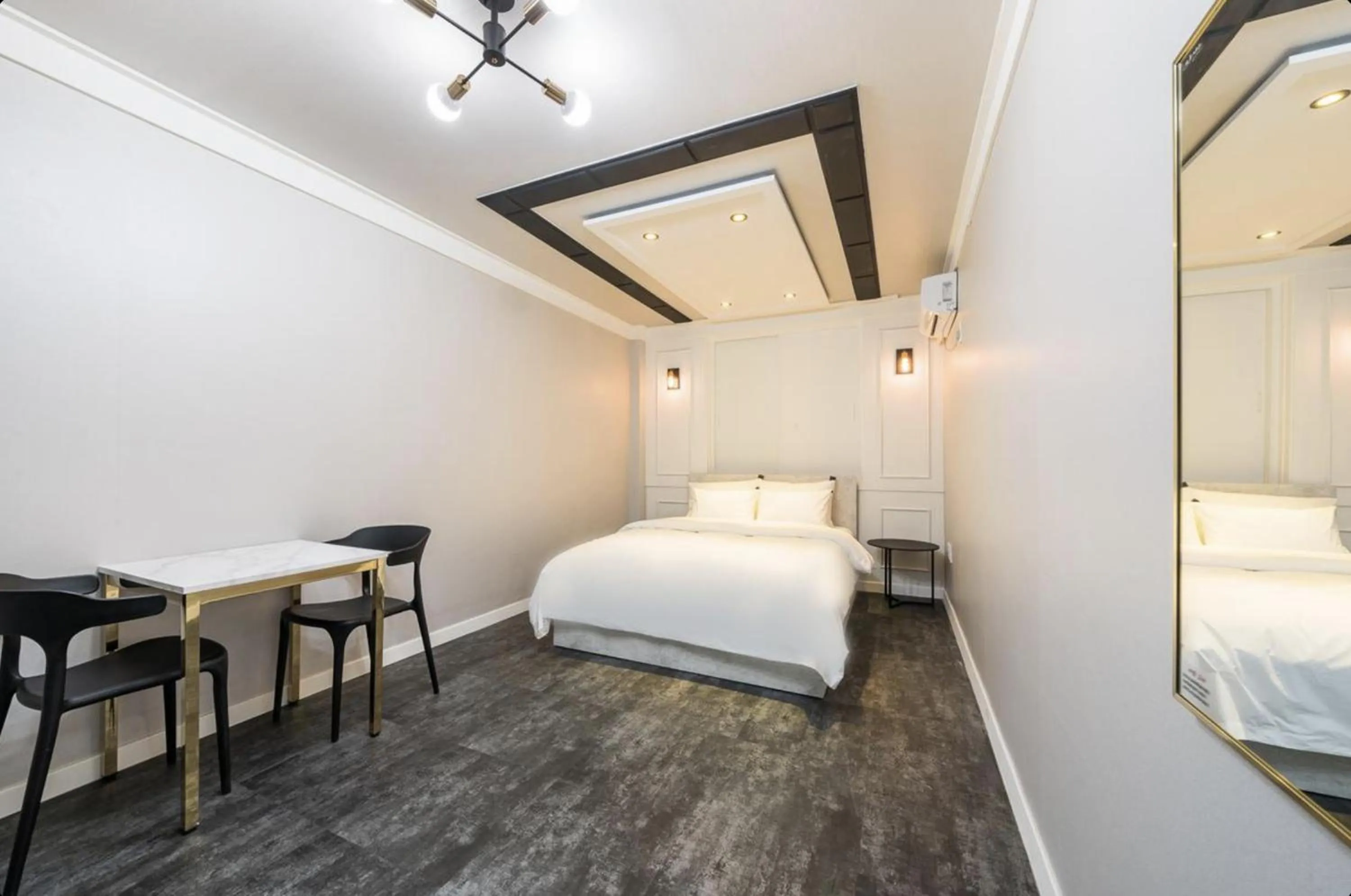 Bed in Gunsan Reborn Hotel