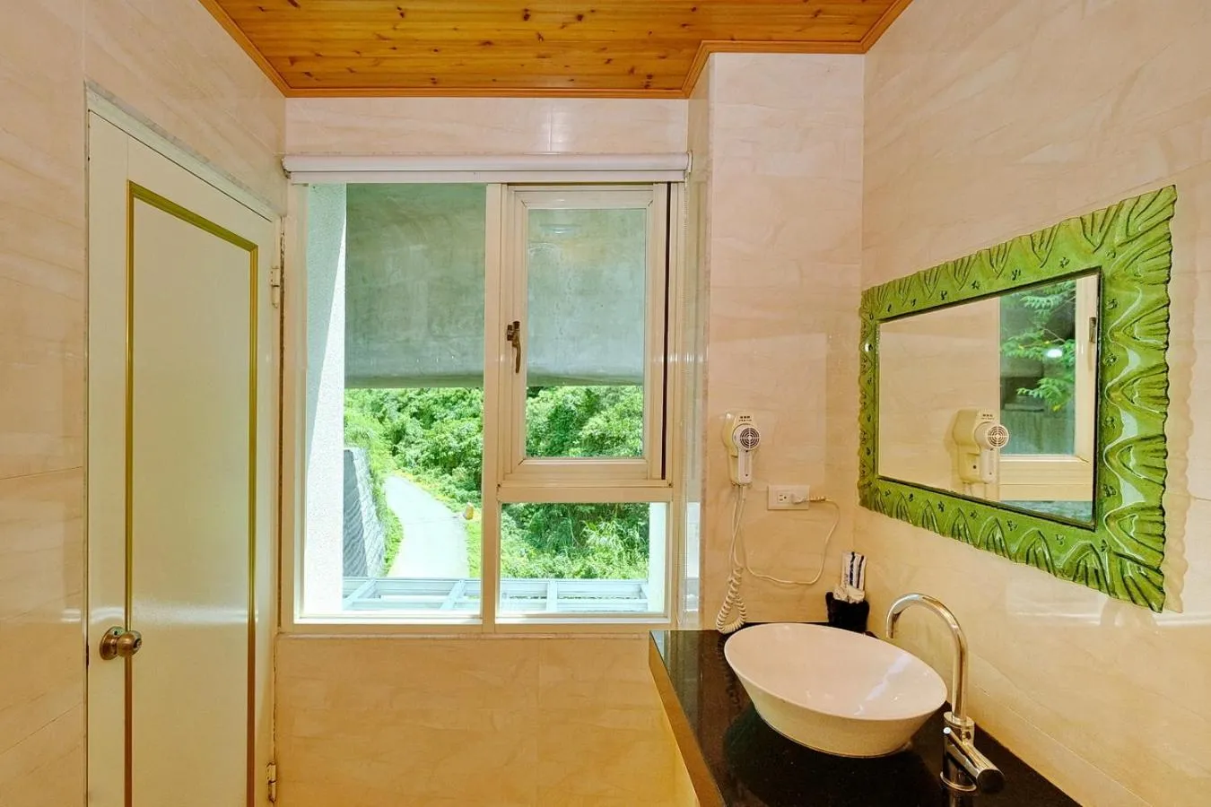 Shower in 七星潭海灣民宿-附電梯-車位-充電樁