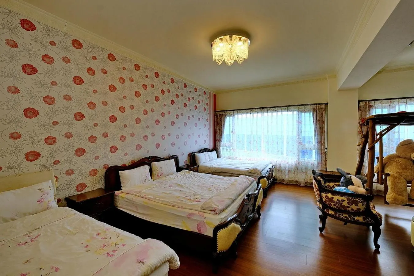 Photo of the whole room, Bed in 七星潭海灣民宿-附電梯-車位-充電樁