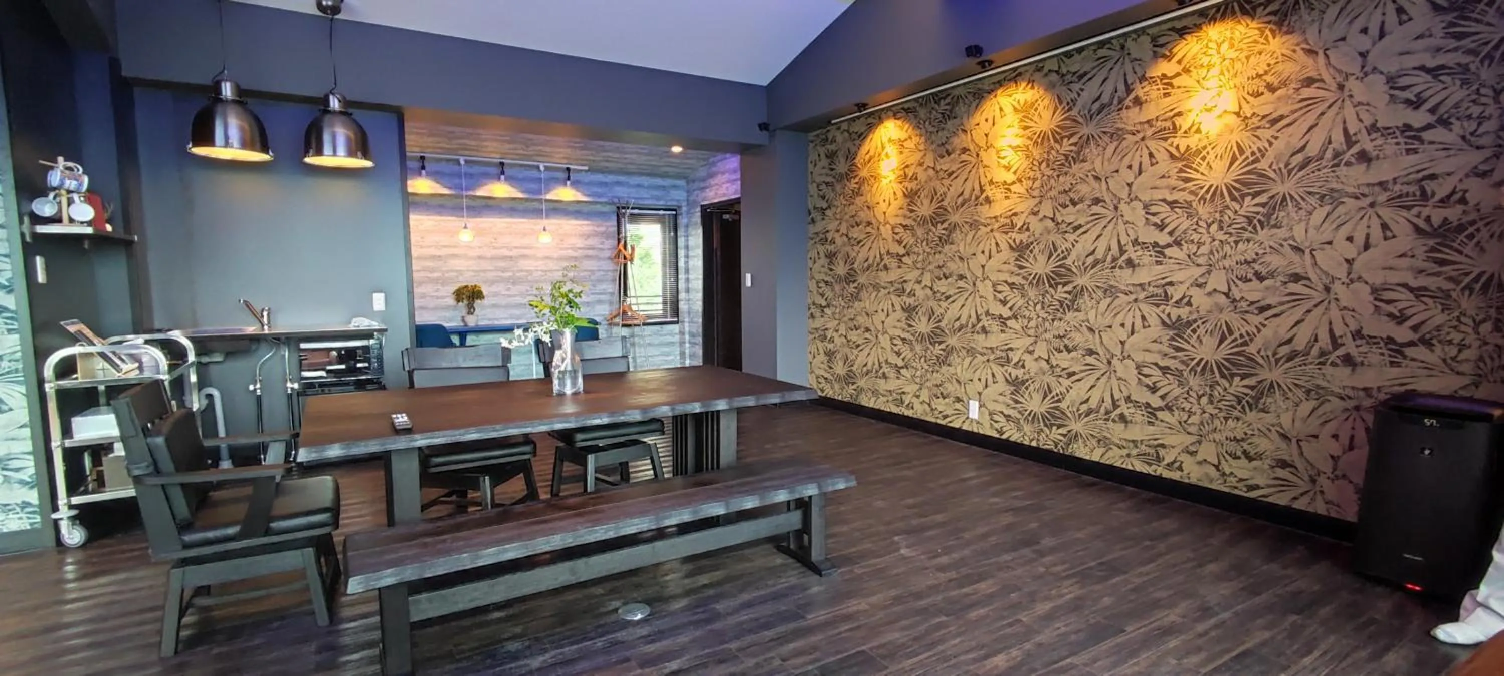 Hakone Gora Guam Dog