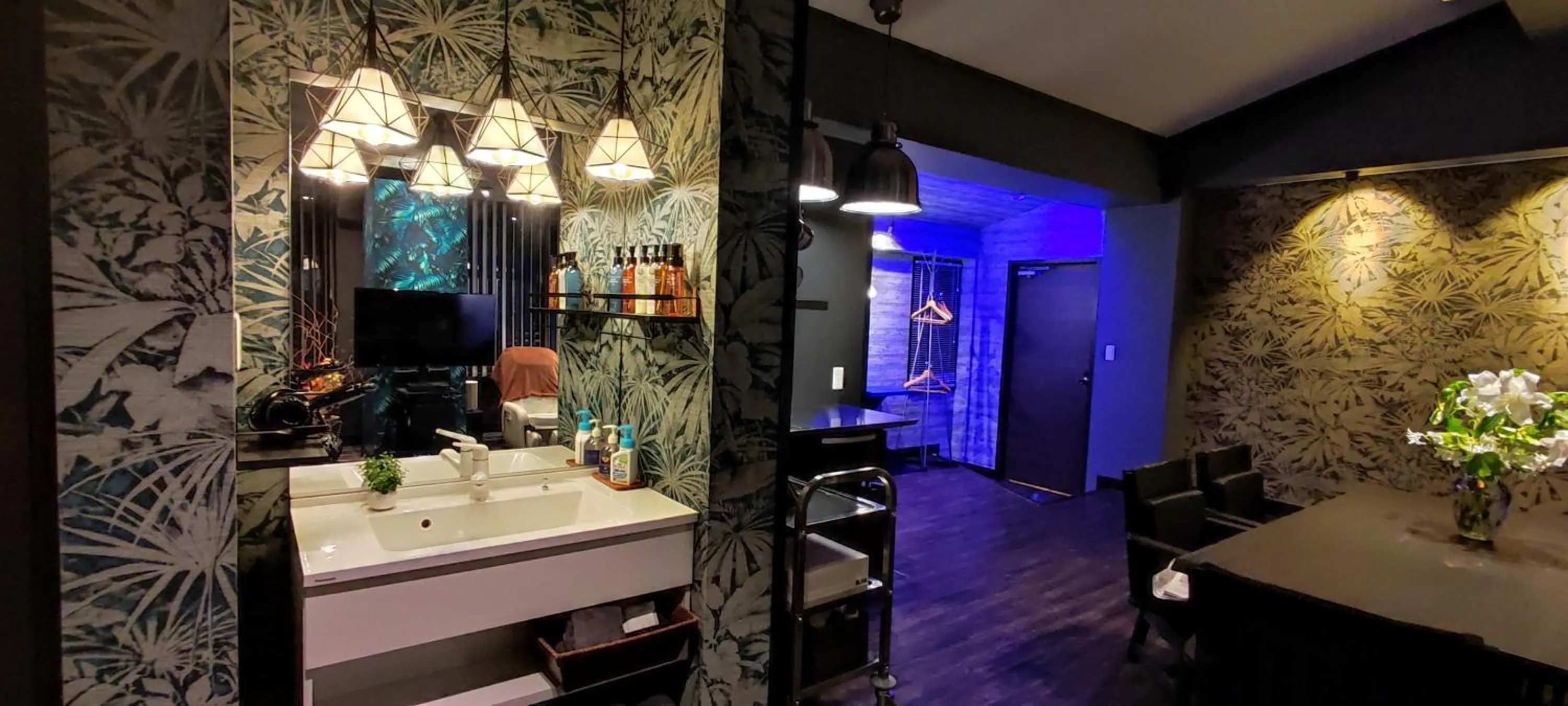 Hakone Gora Guam Dog