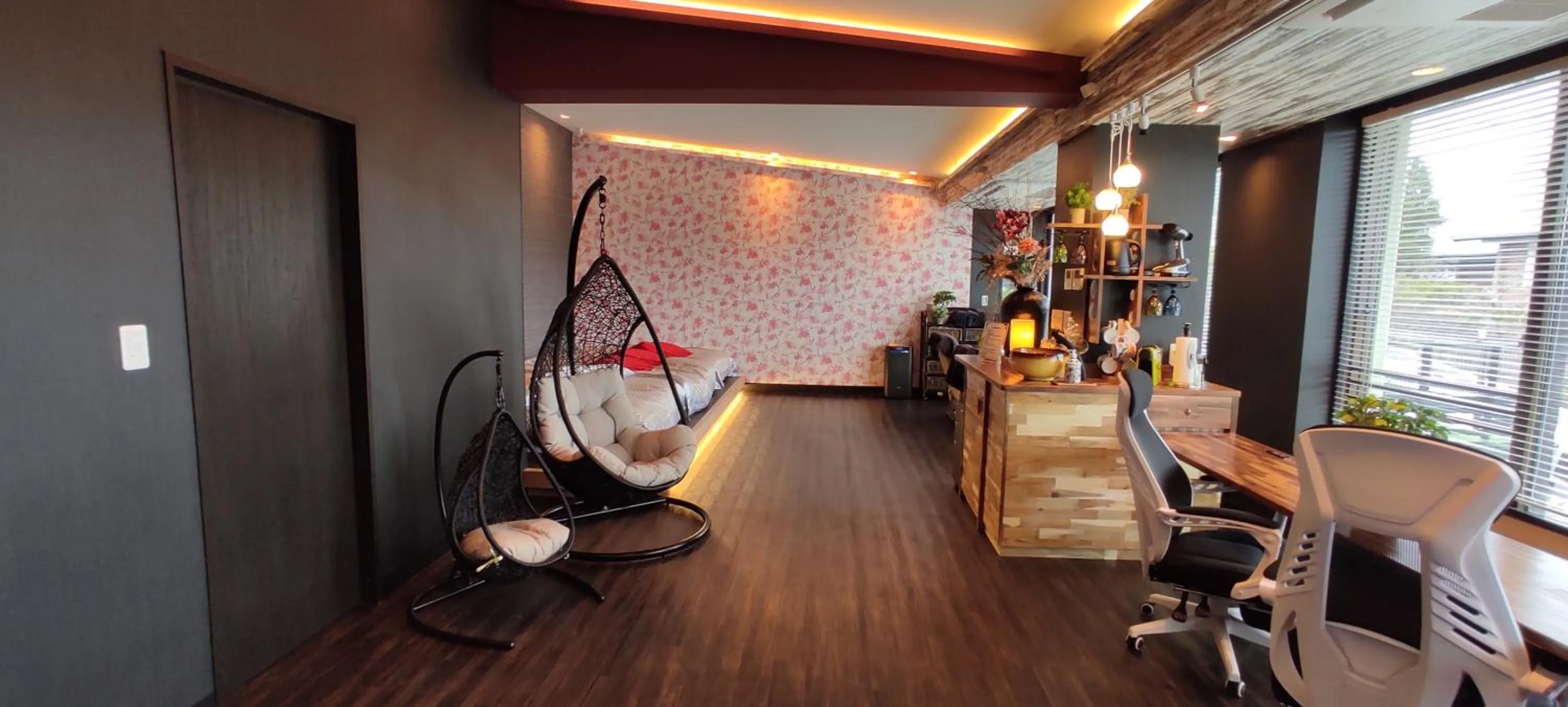 Hakone Gora Guam Dog