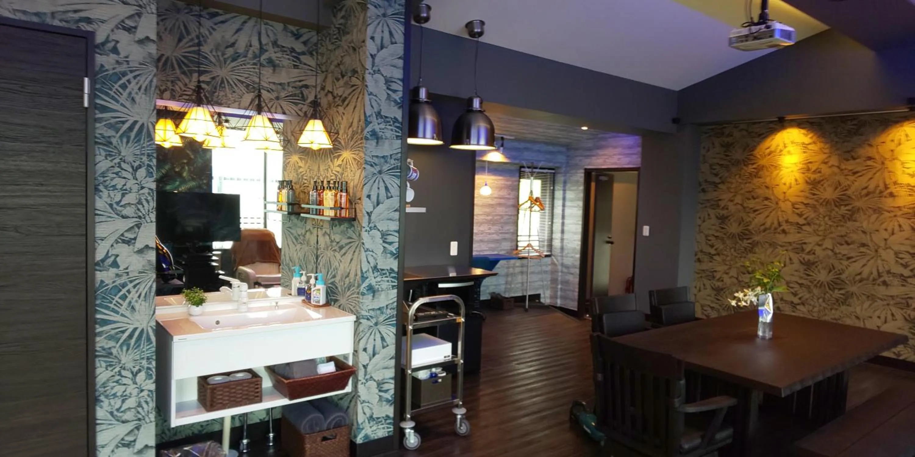 Hakone Gora Guam Dog