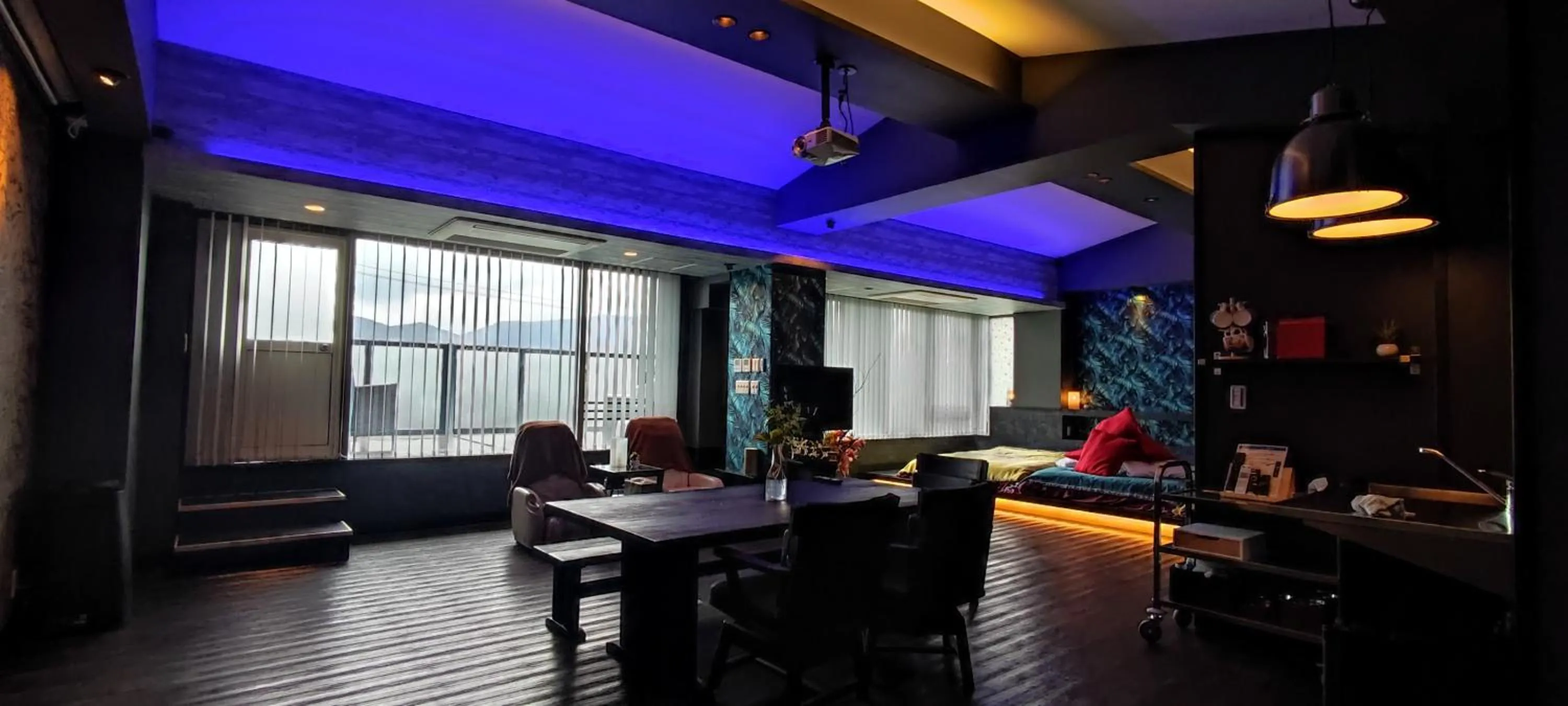 Hakone Gora Guam Dog