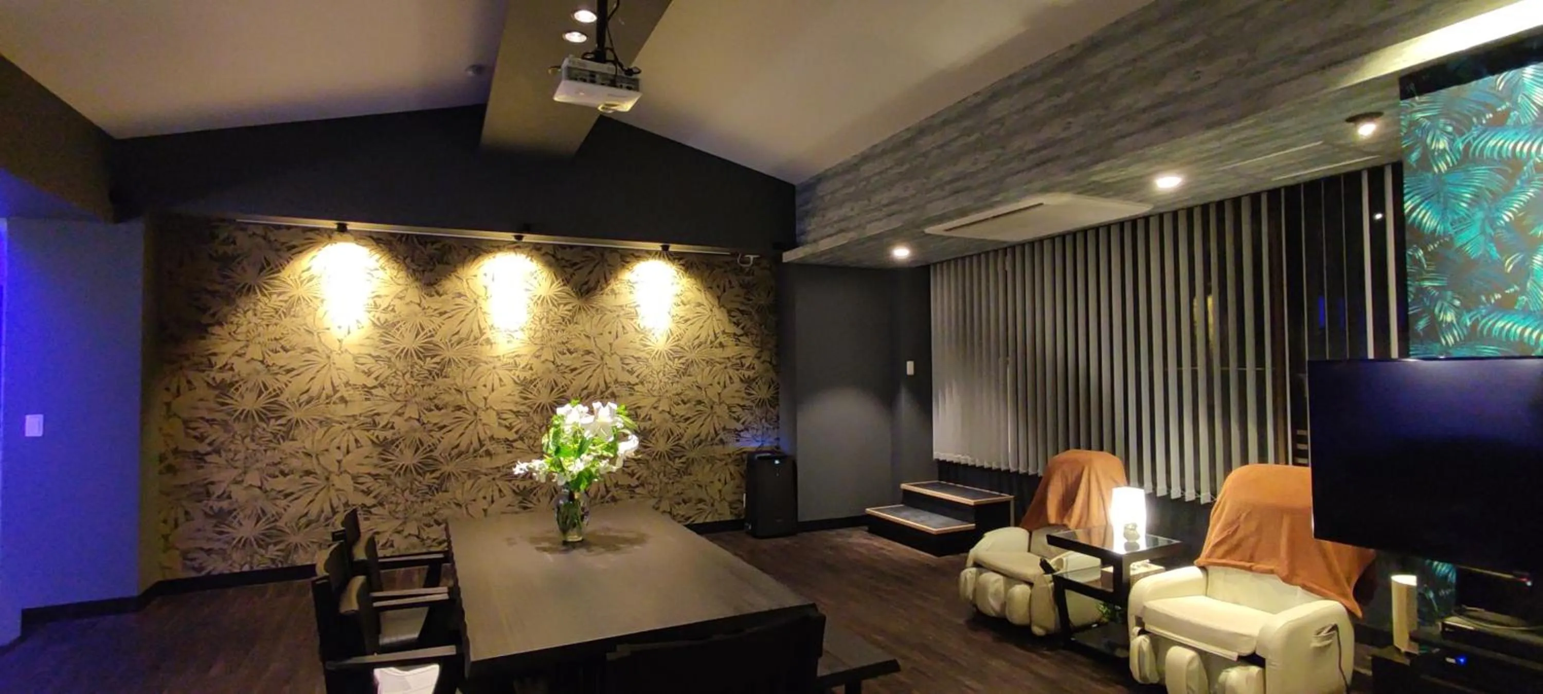 Hakone Gora Guam Dog