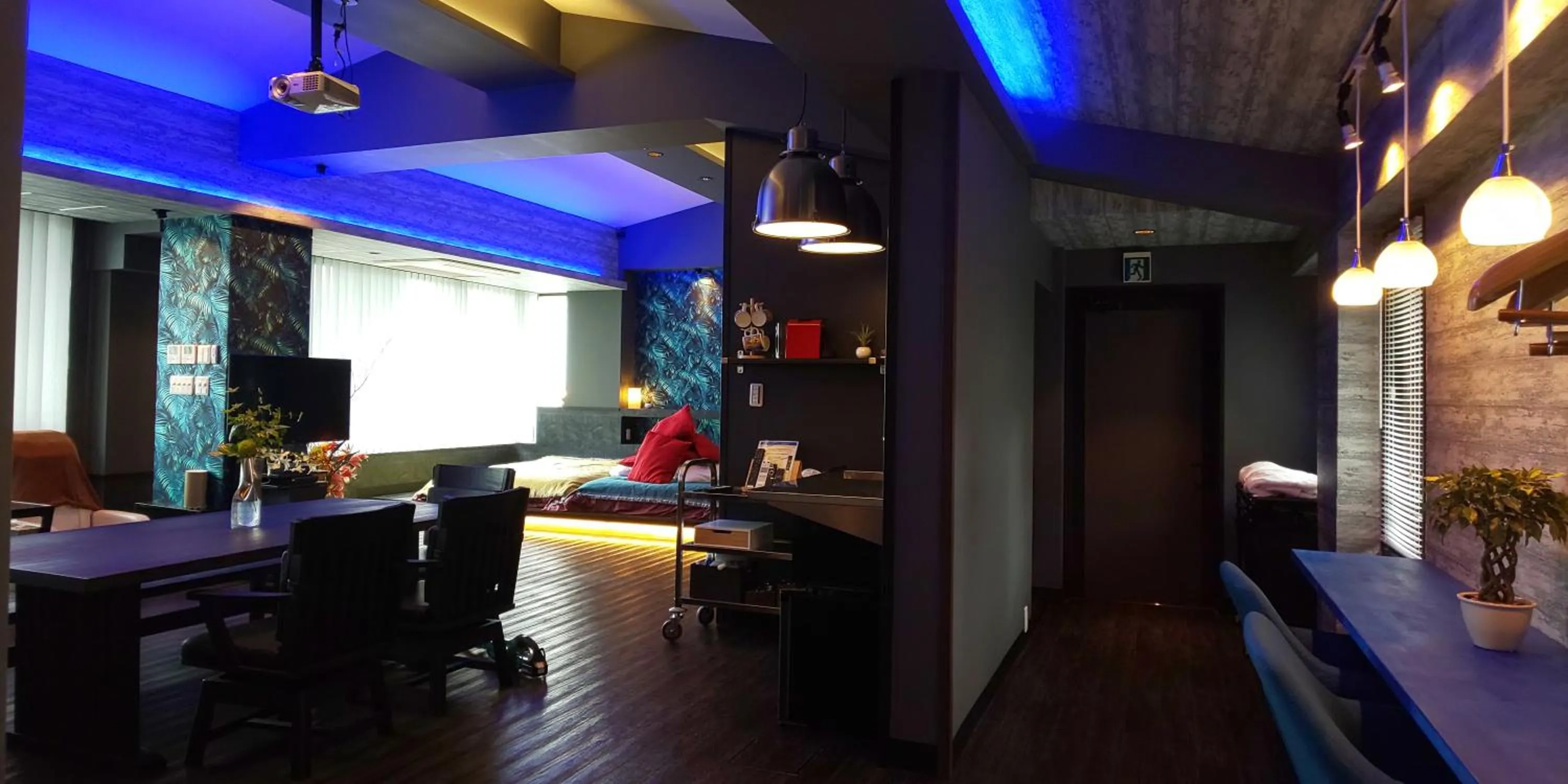 Hakone Gora Guam Dog