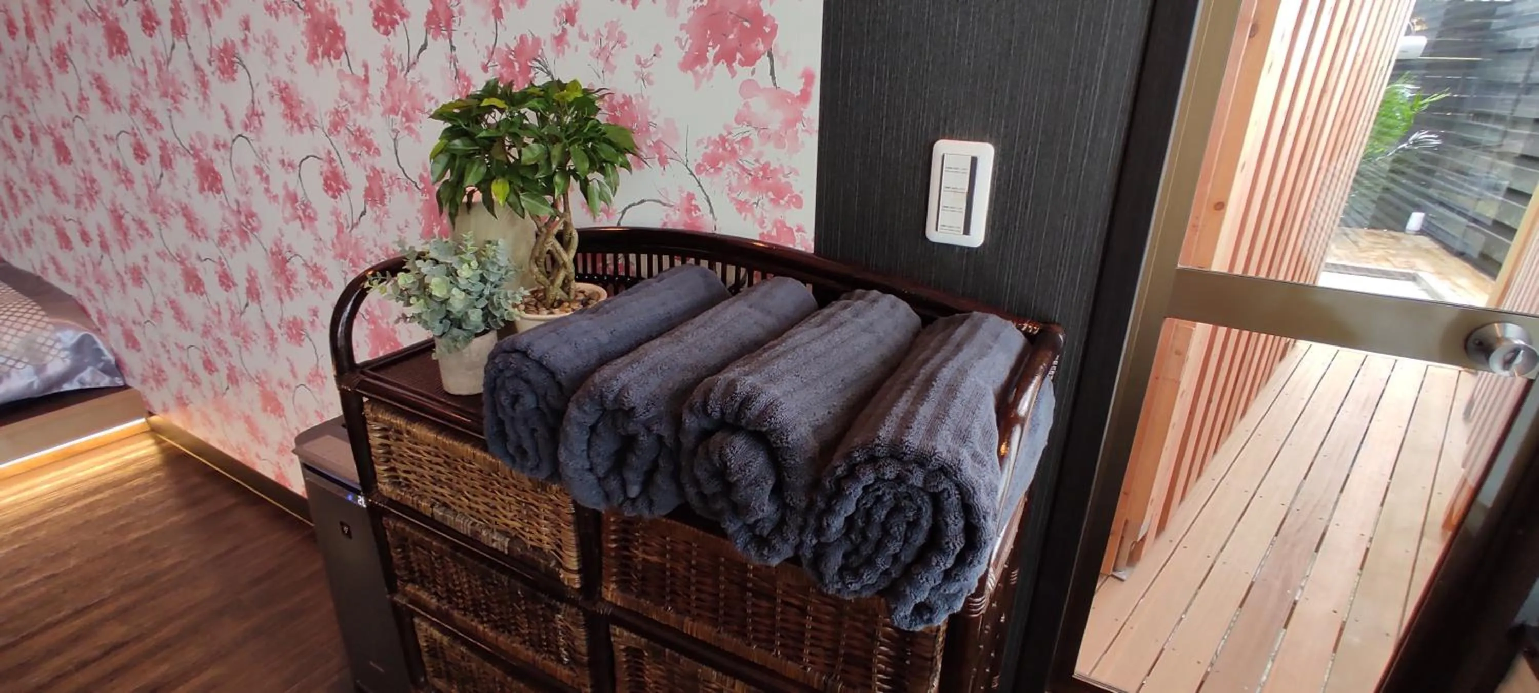 Hakone Gora Guam Dog