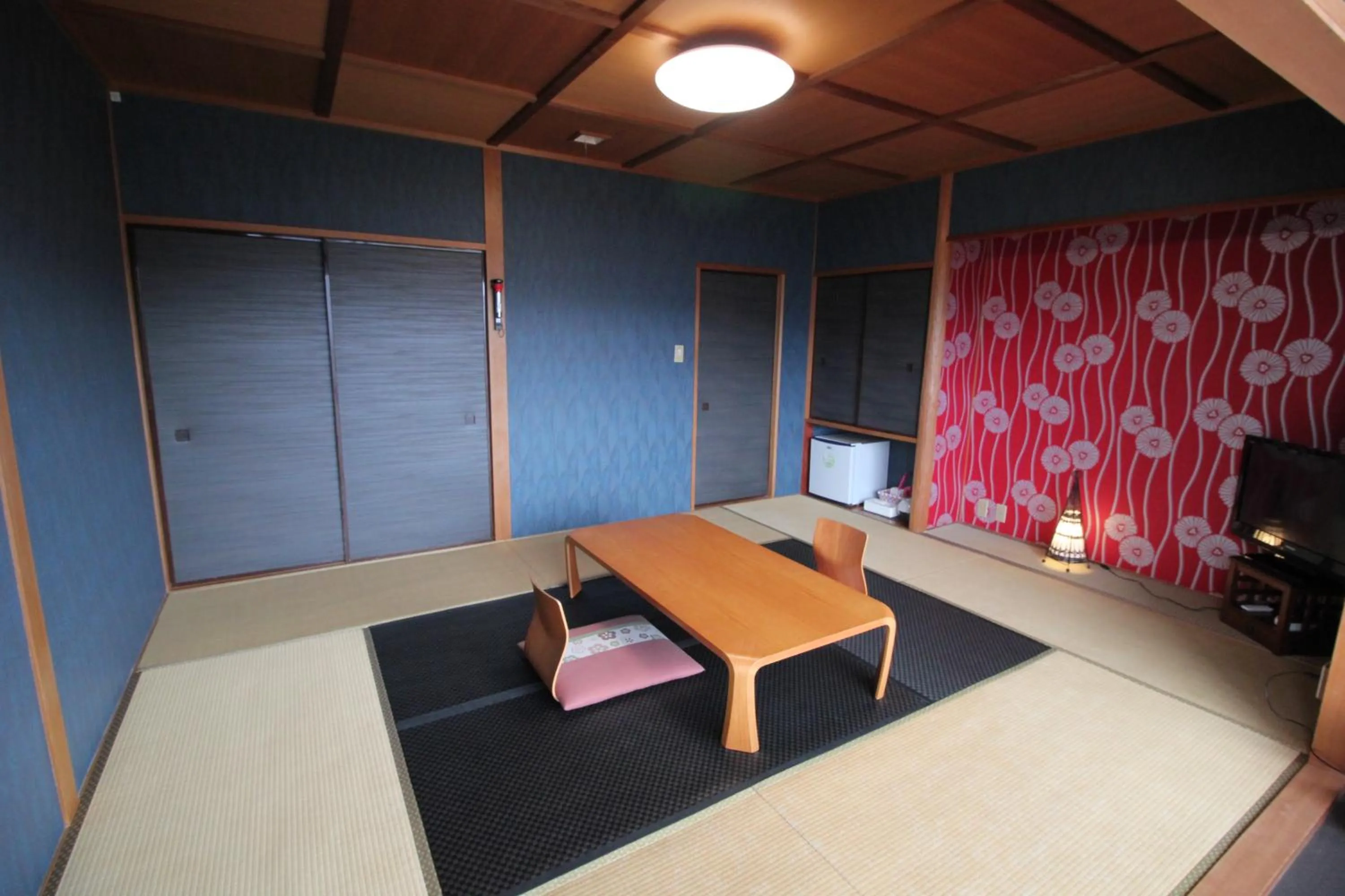 Photo of the whole room in Hakone Gora Guam Dog