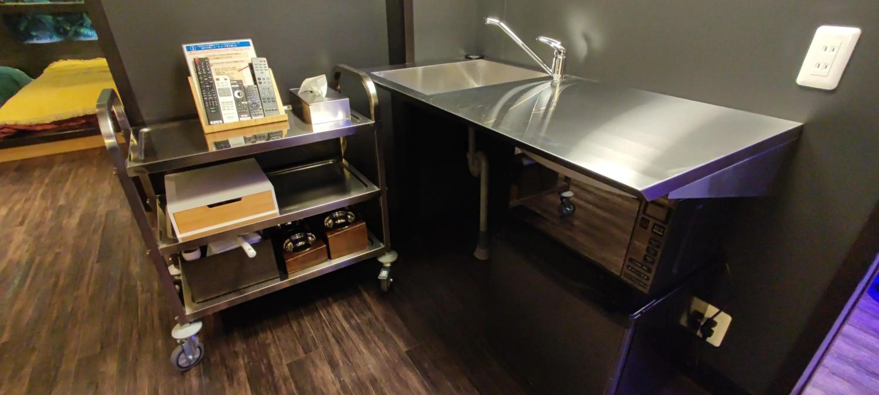 Kitchen or kitchenette in Hakone Gora Guam Dog