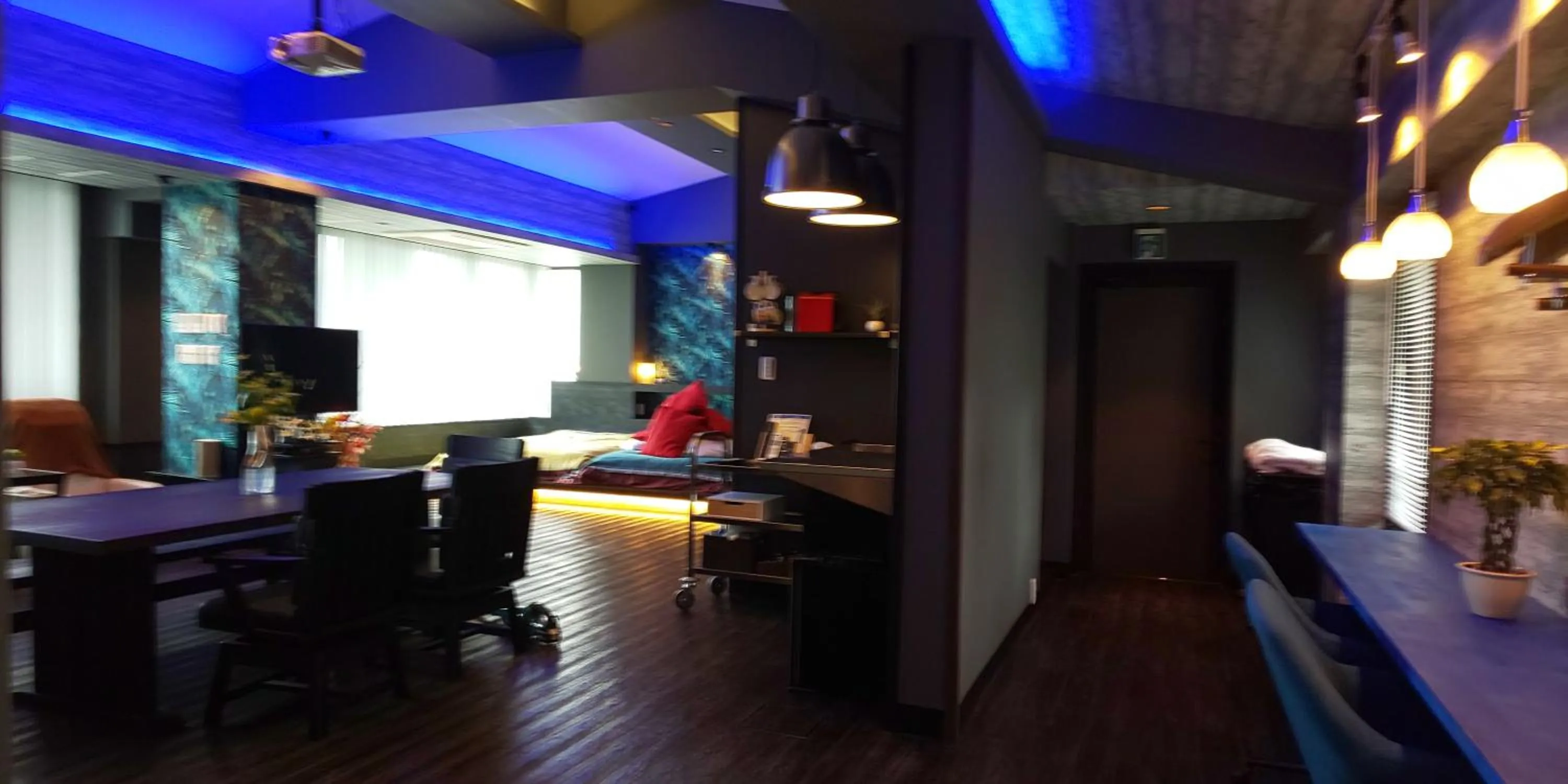 Hakone Gora Guam Dog