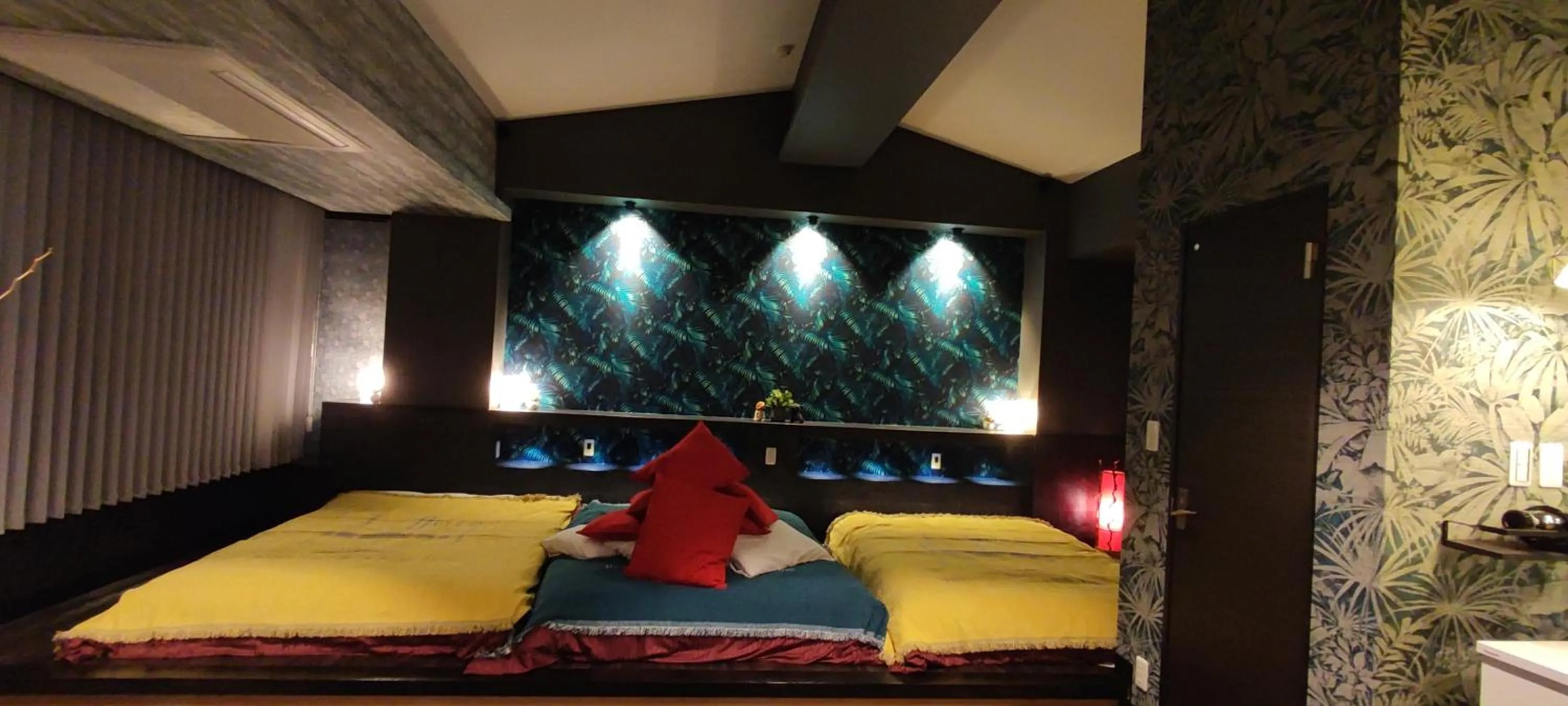 Hakone Gora Guam Dog